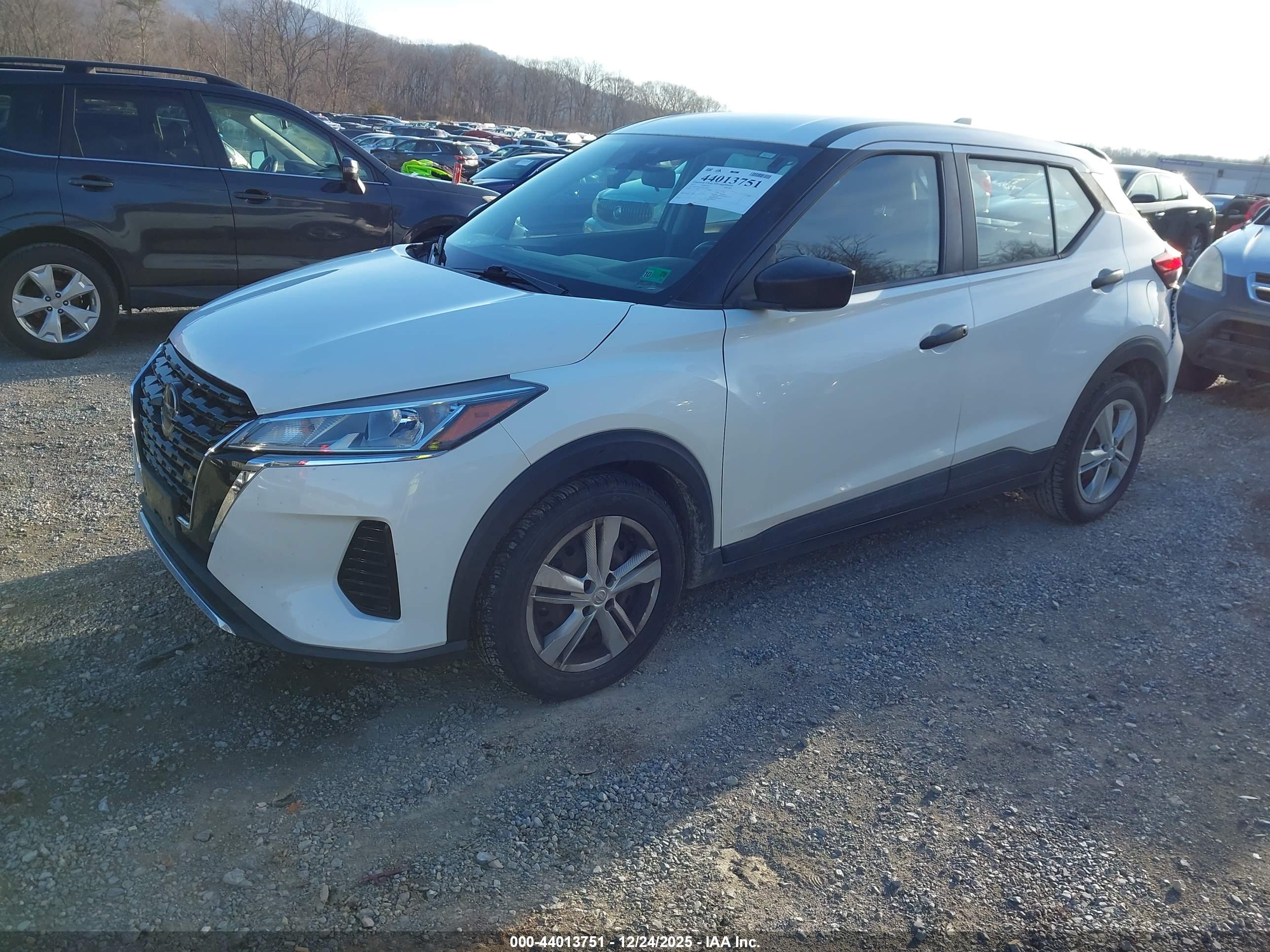 NISSAN KICKS image 2