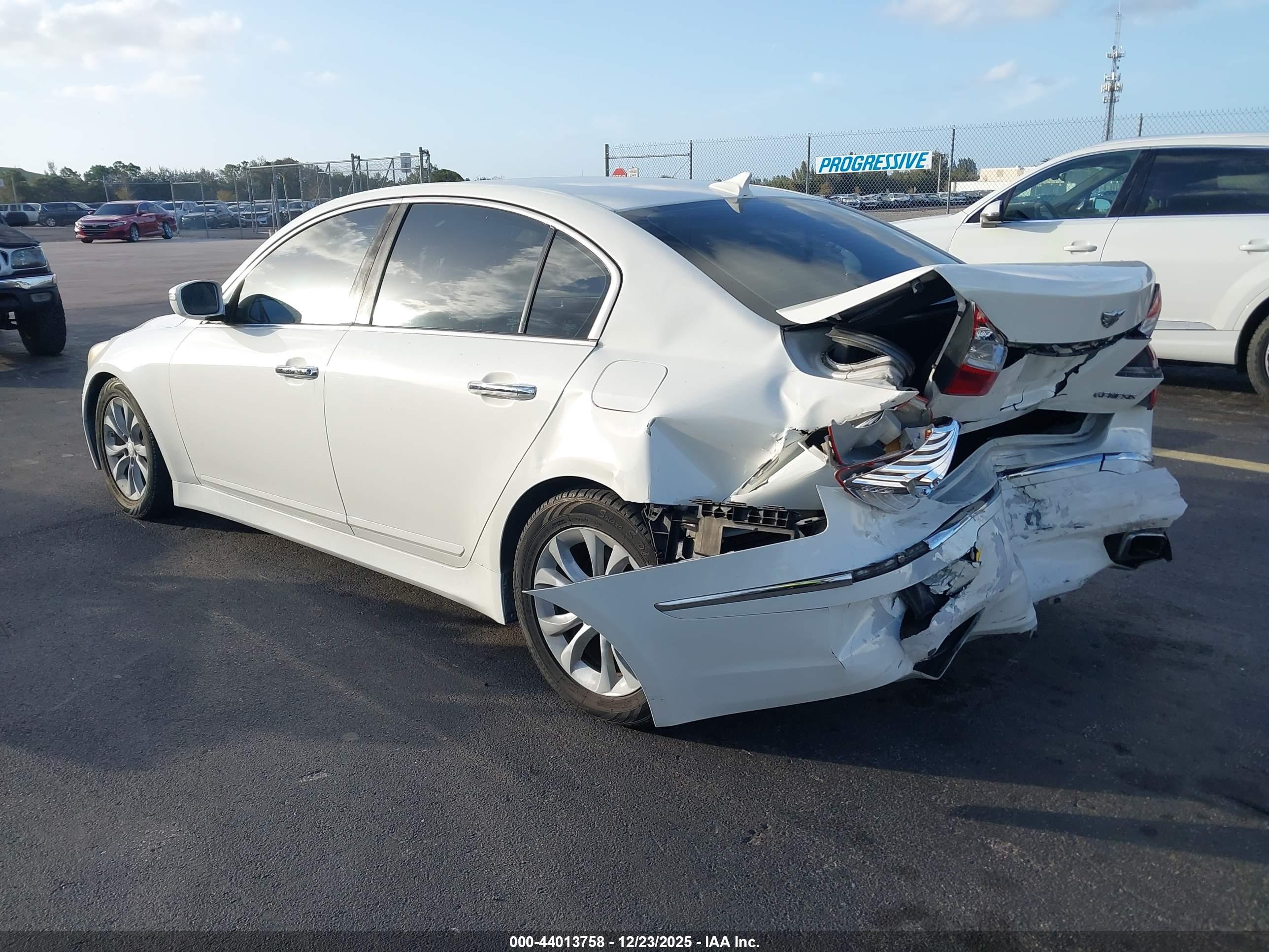 HYUNDAI GENESIS image 3