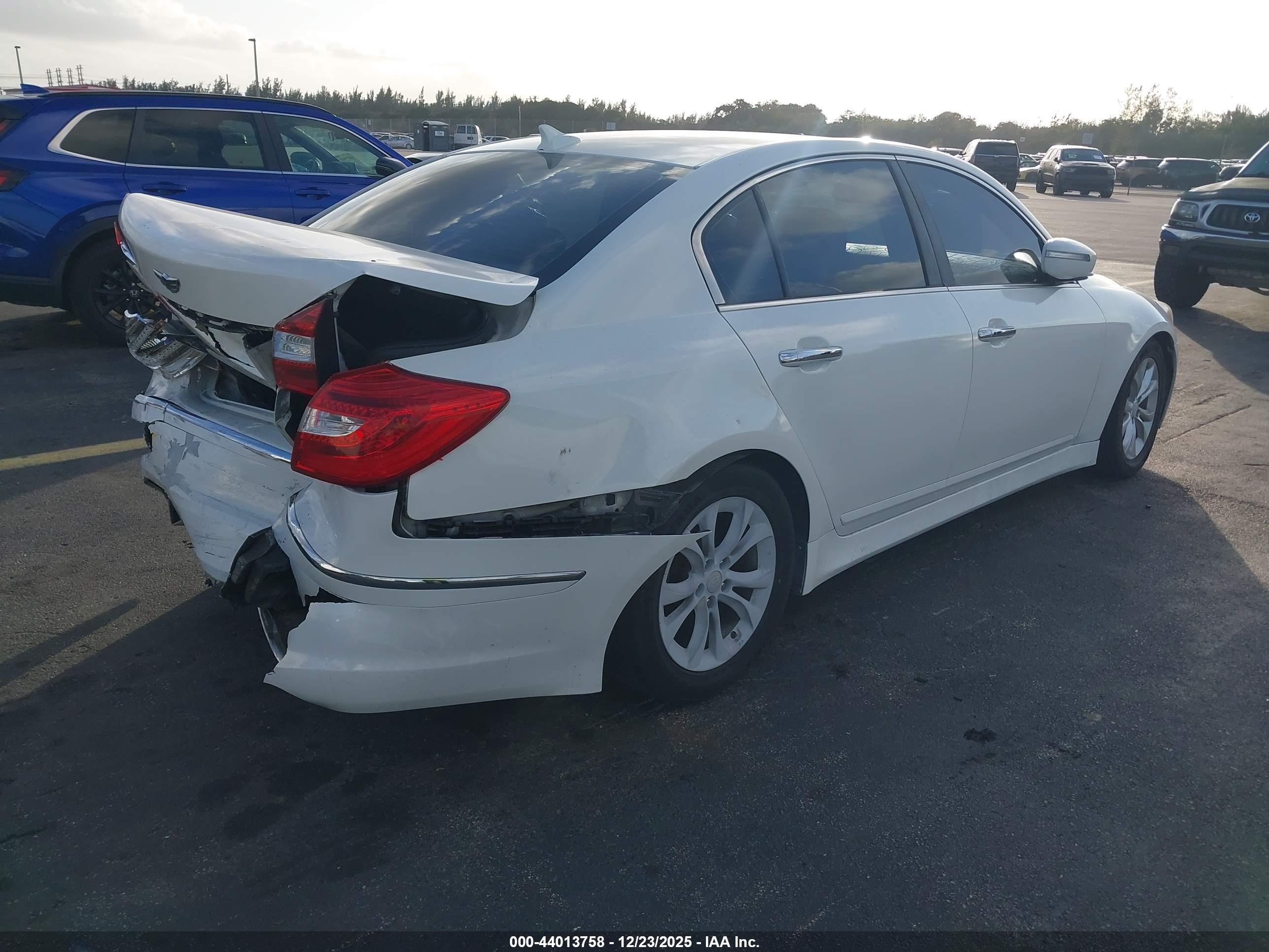 HYUNDAI GENESIS image 4