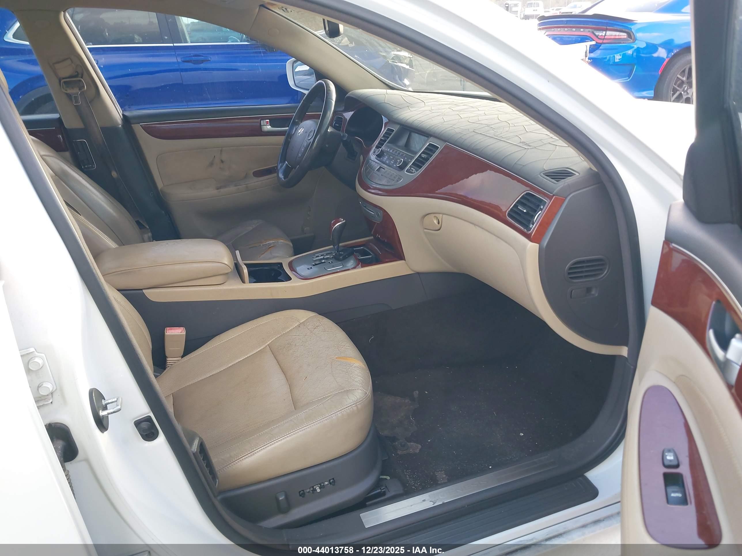 HYUNDAI GENESIS image 5