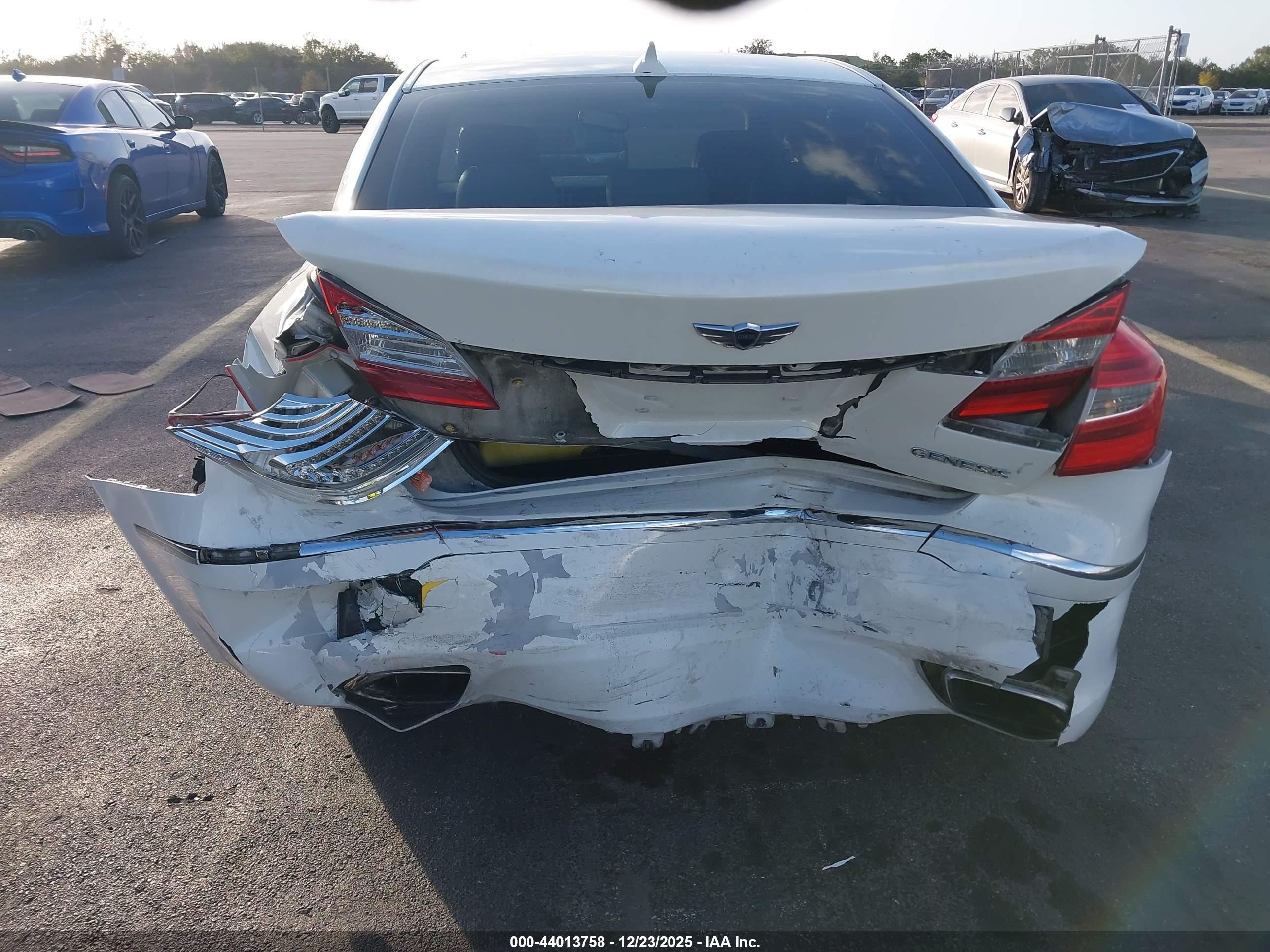 HYUNDAI GENESIS image 6