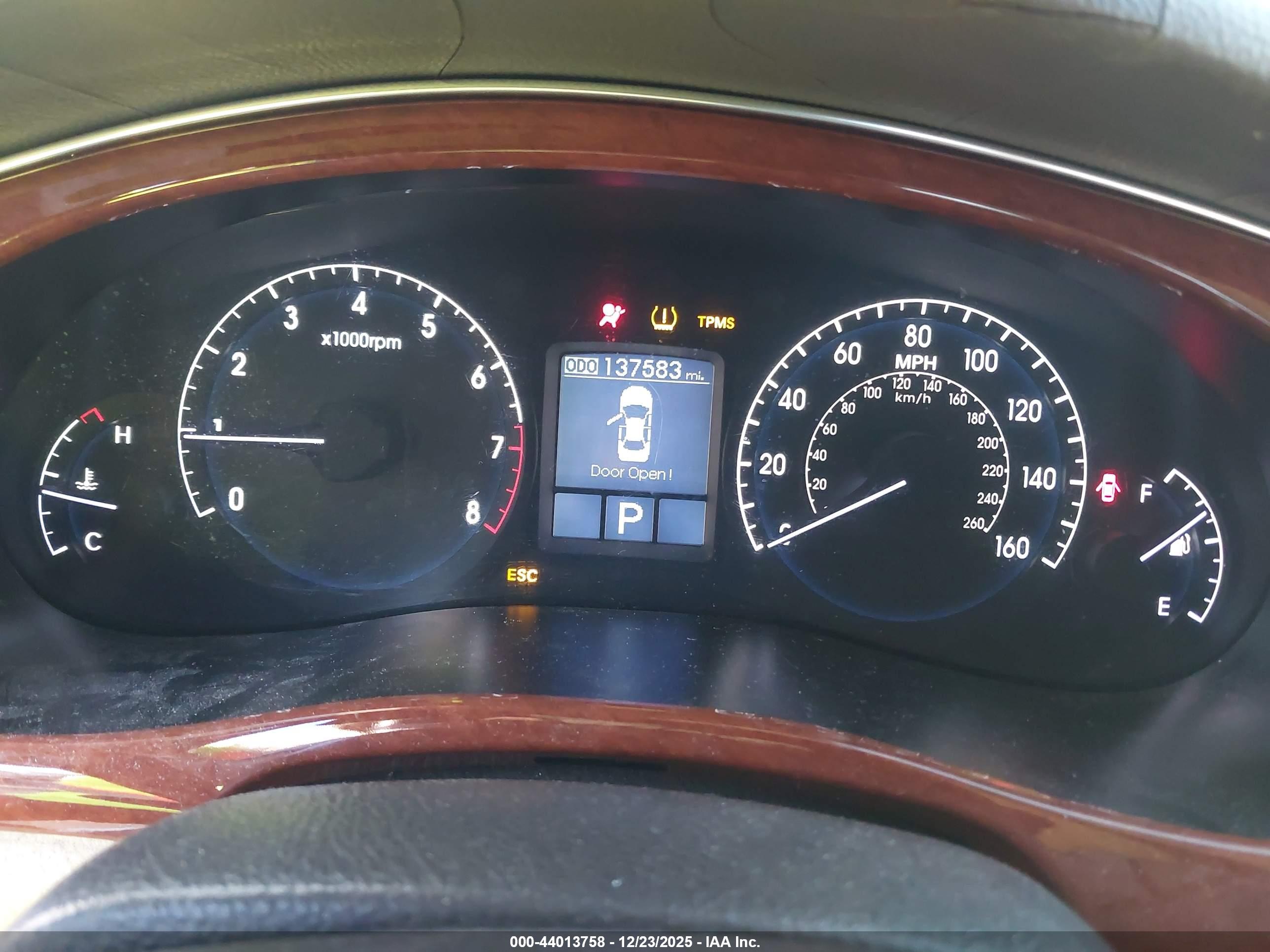 HYUNDAI GENESIS image 7