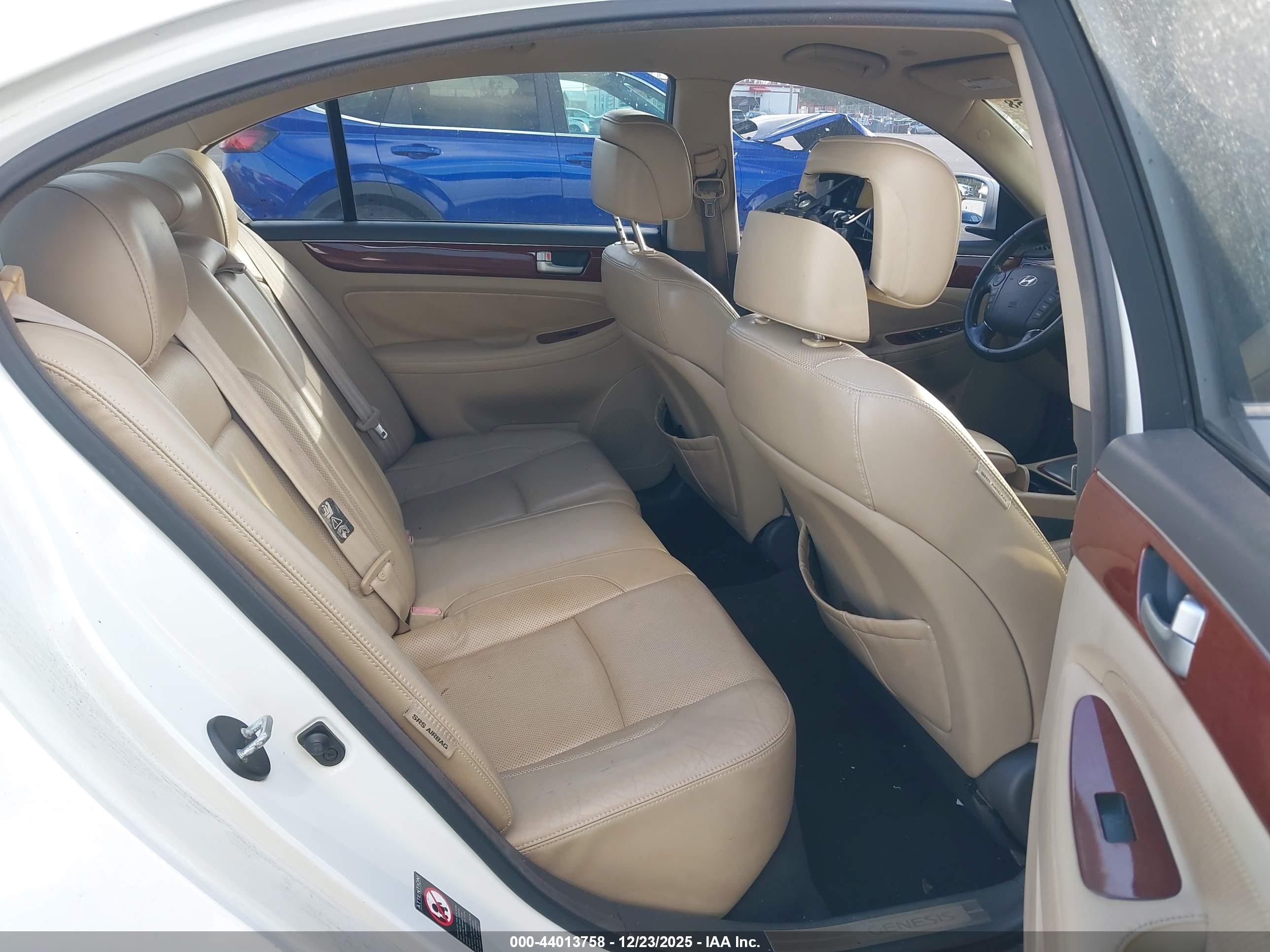 HYUNDAI GENESIS image 8
