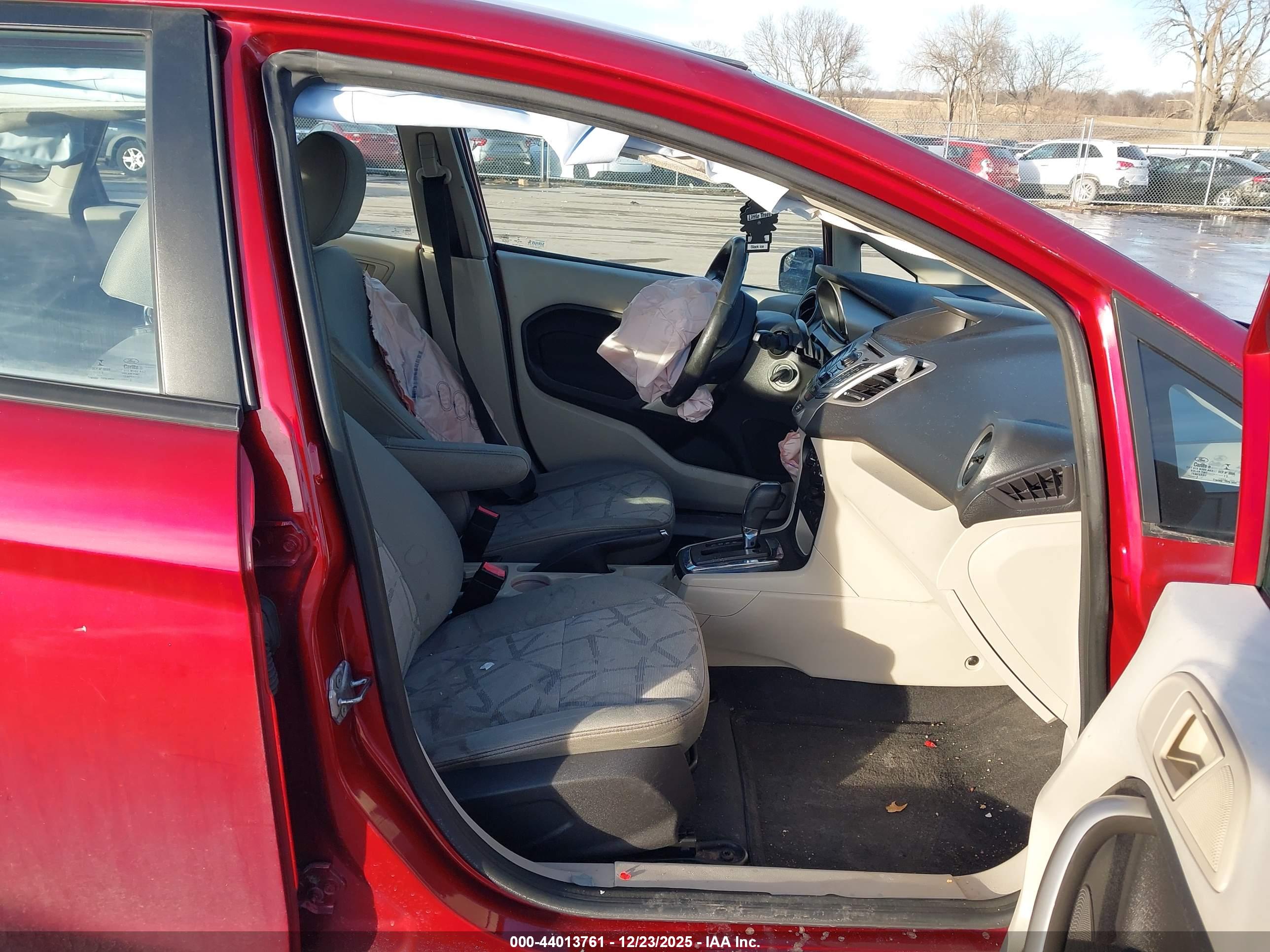 FORD FIESTA image 5