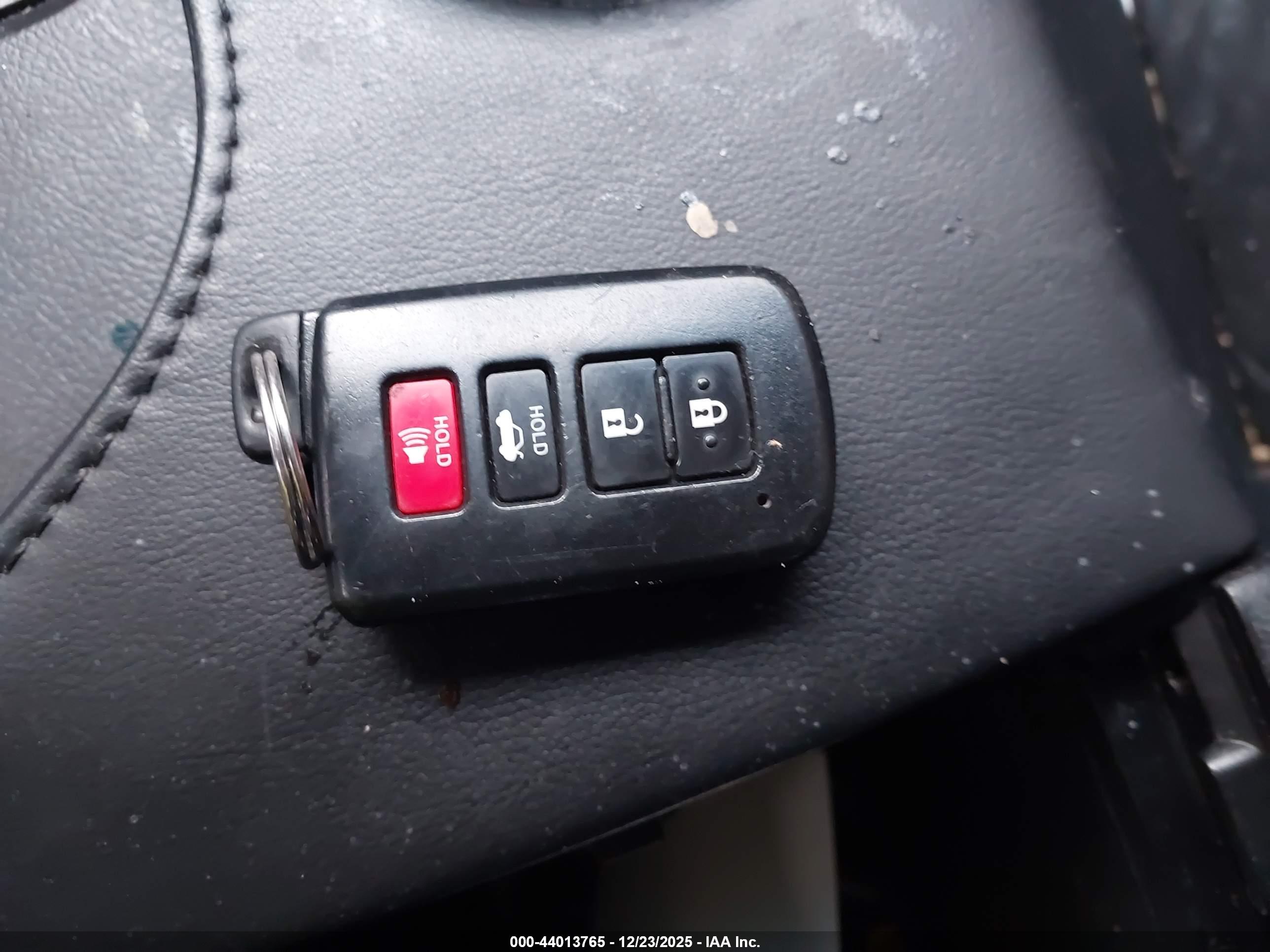 TOYOTA AVALON image 11