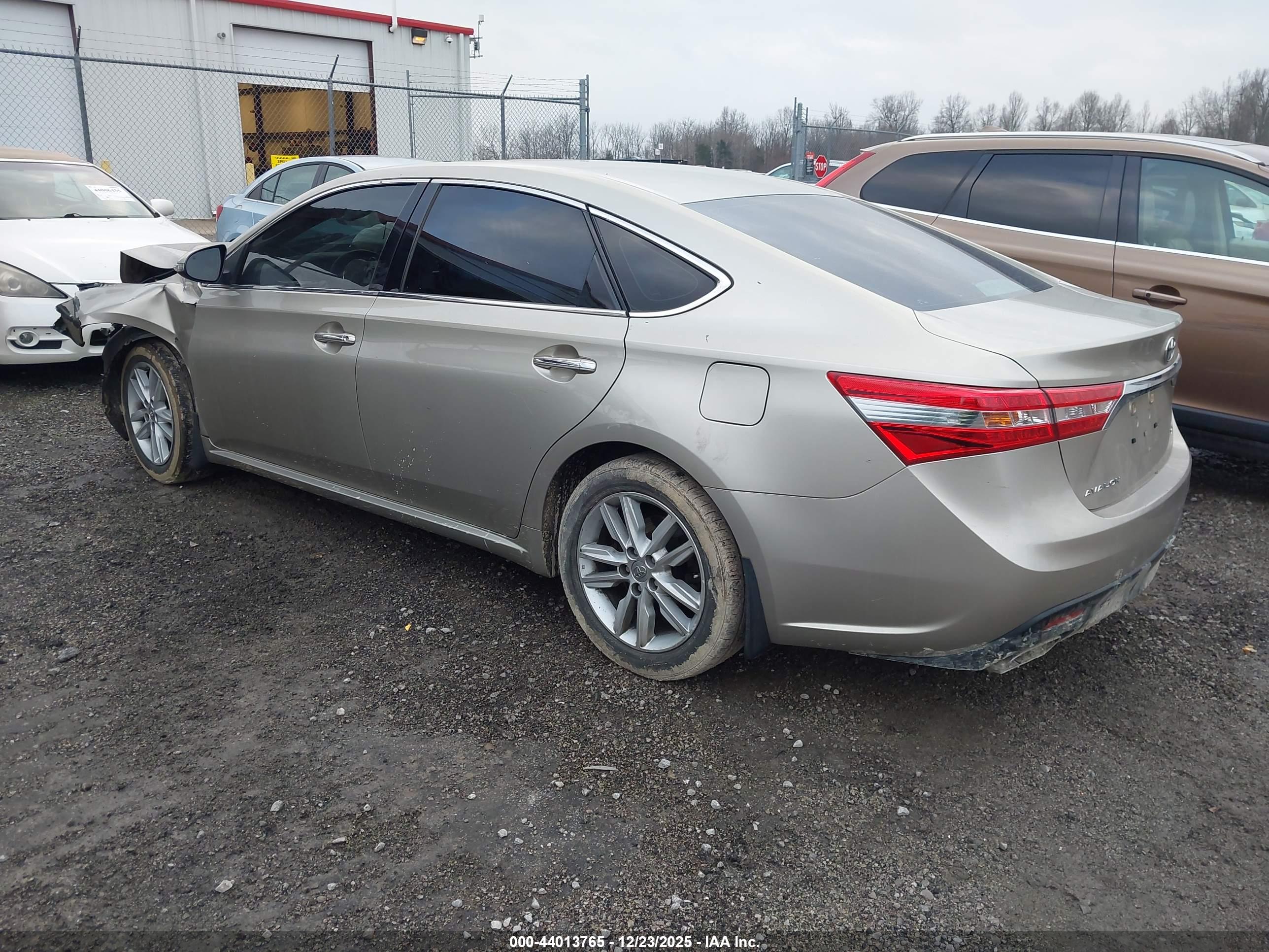 TOYOTA AVALON image 3
