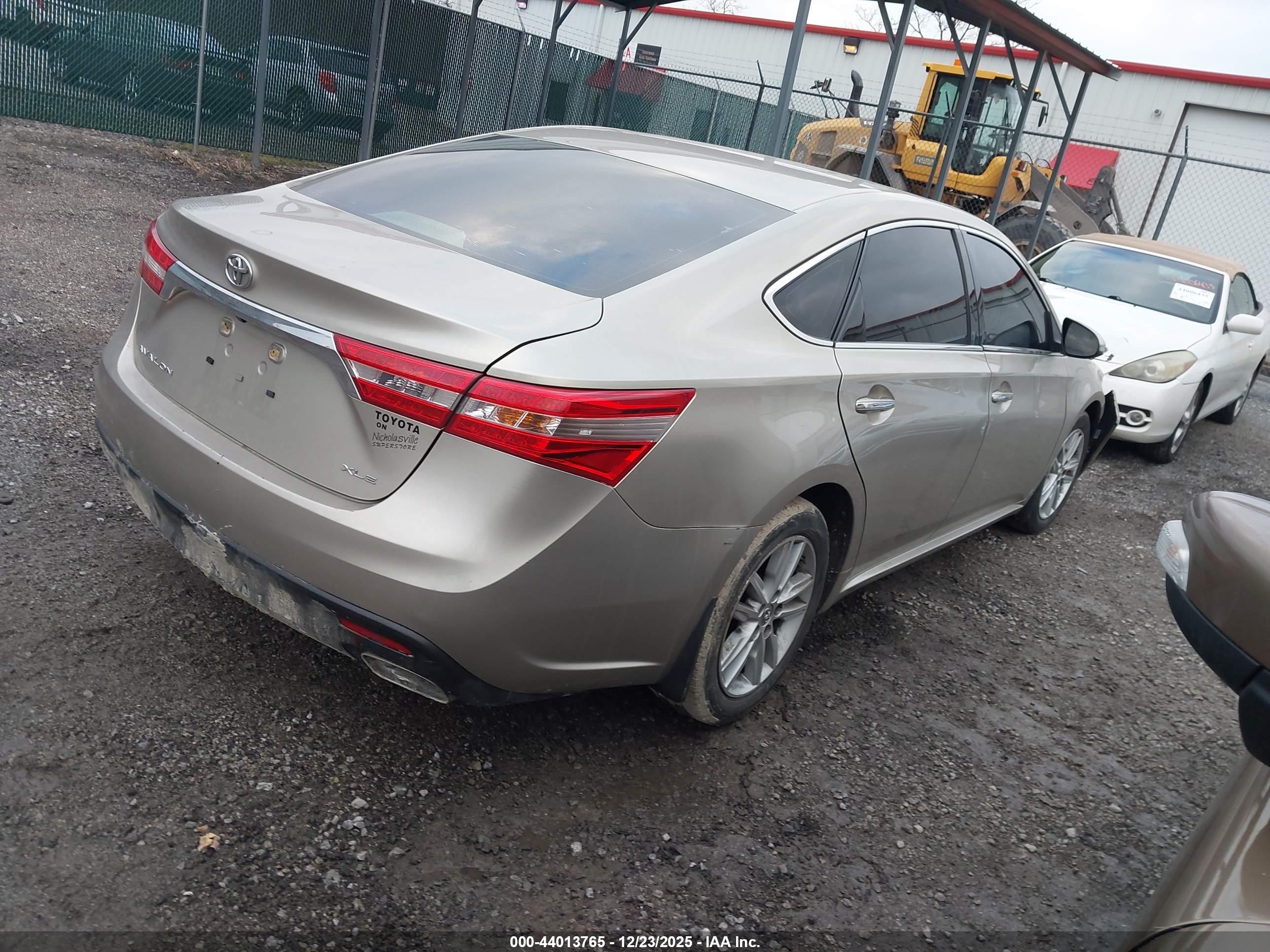 TOYOTA AVALON image 4