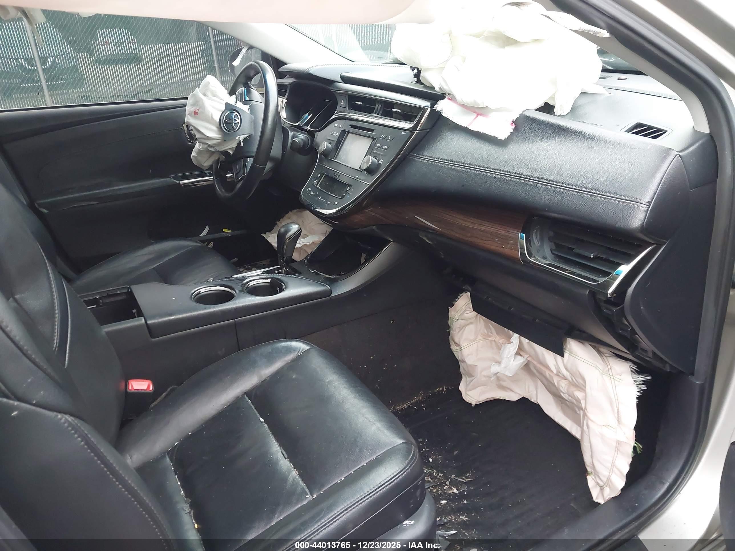 TOYOTA AVALON image 5