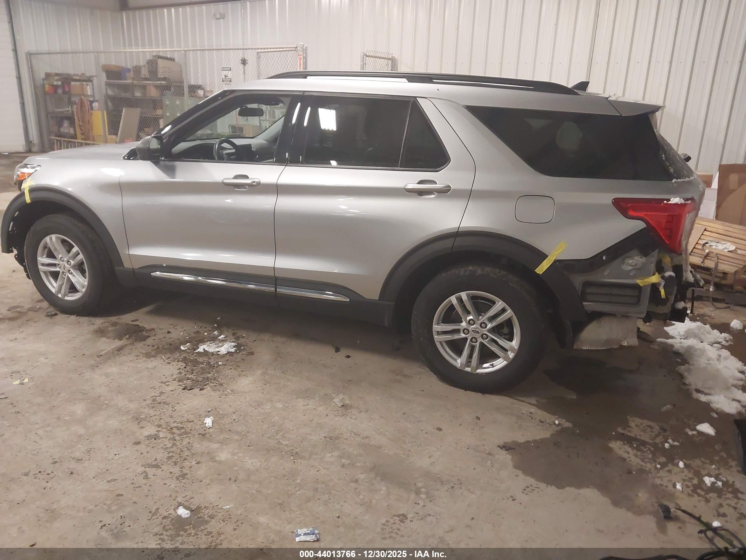 FORD EXPLORER image 3