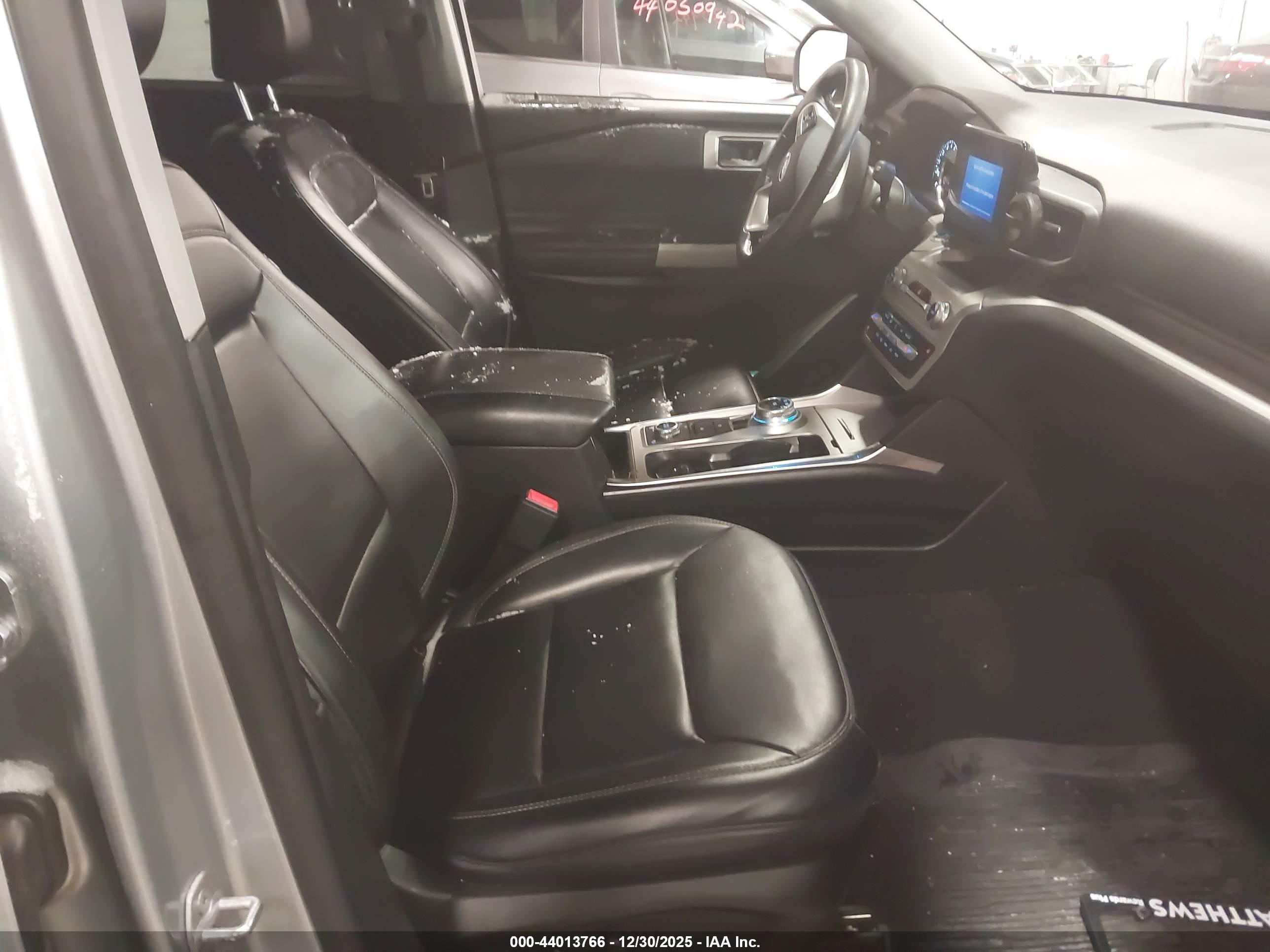 FORD EXPLORER image 5