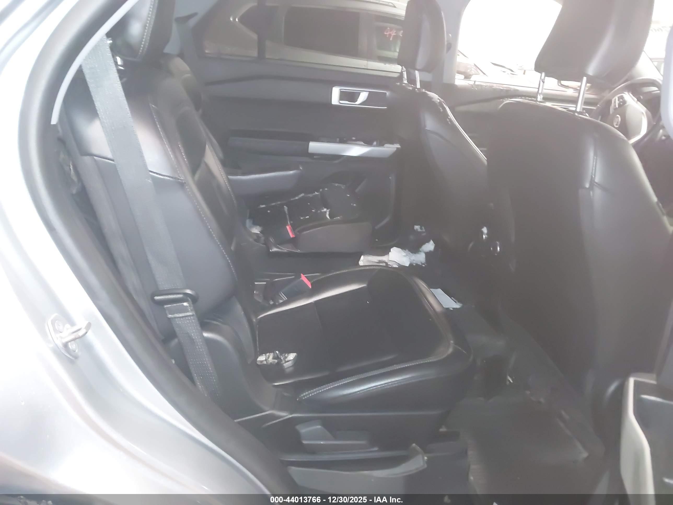 FORD EXPLORER image 8
