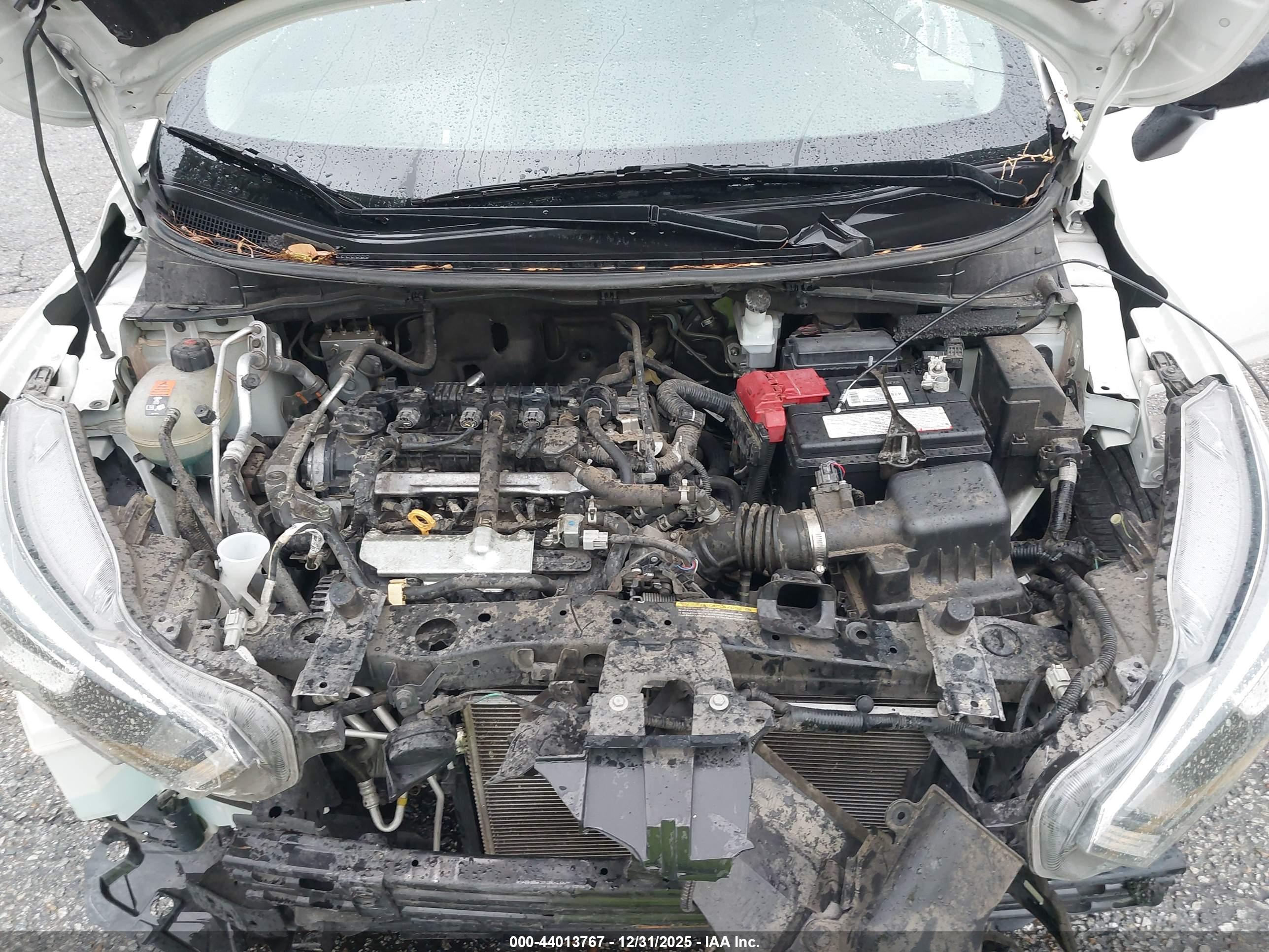 NISSAN VERSA image 10