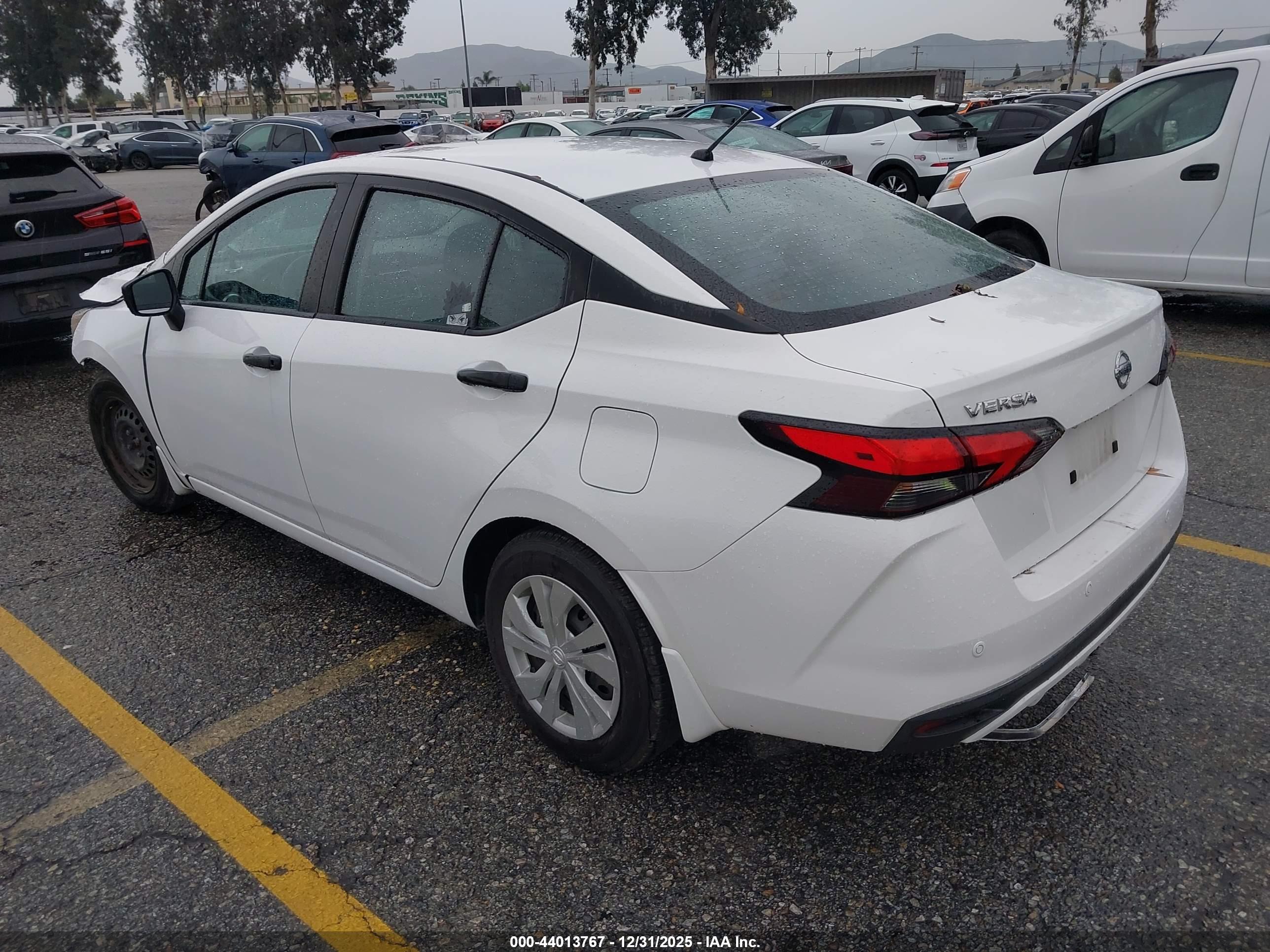 NISSAN VERSA image 3
