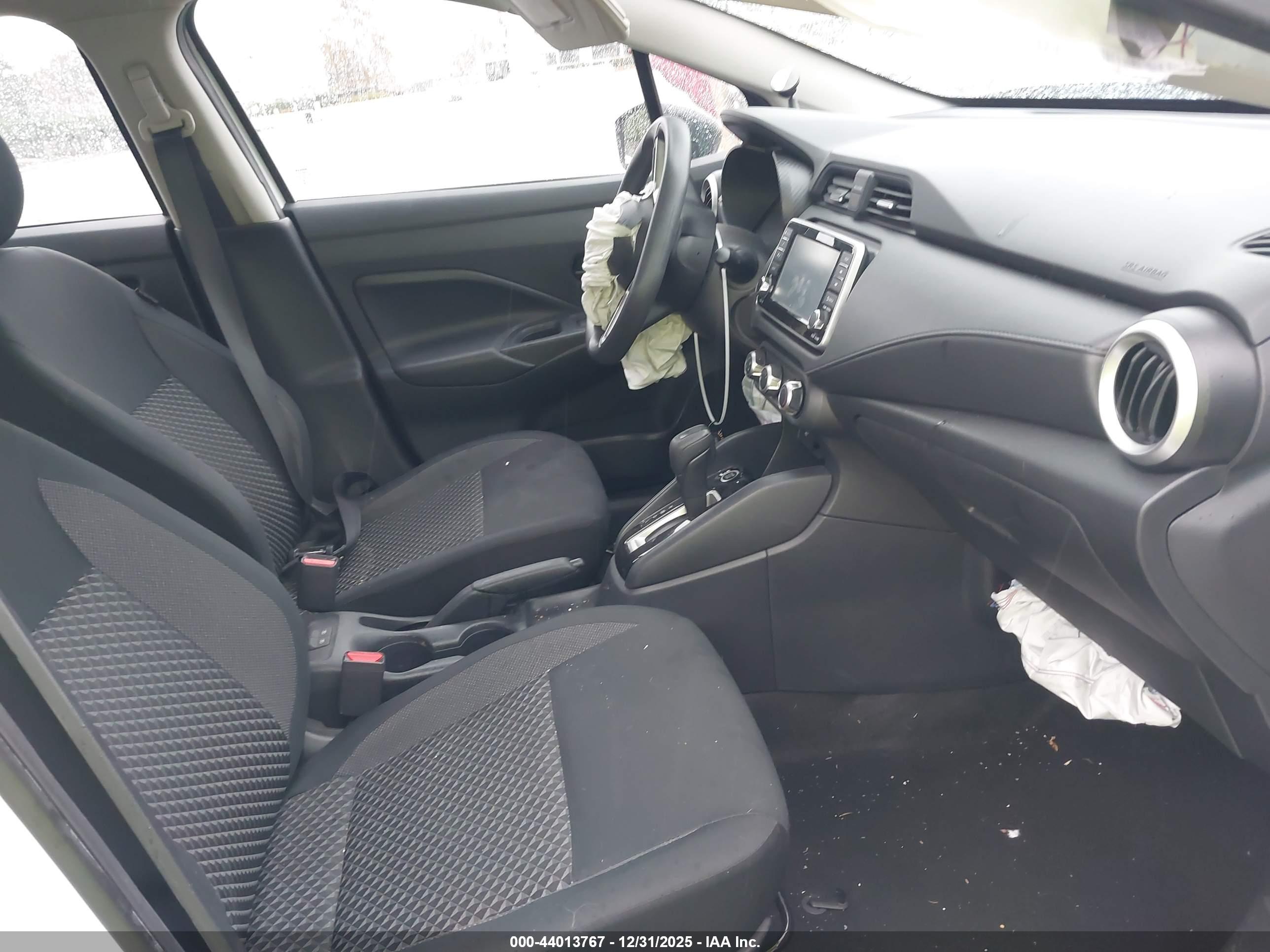 NISSAN VERSA image 5
