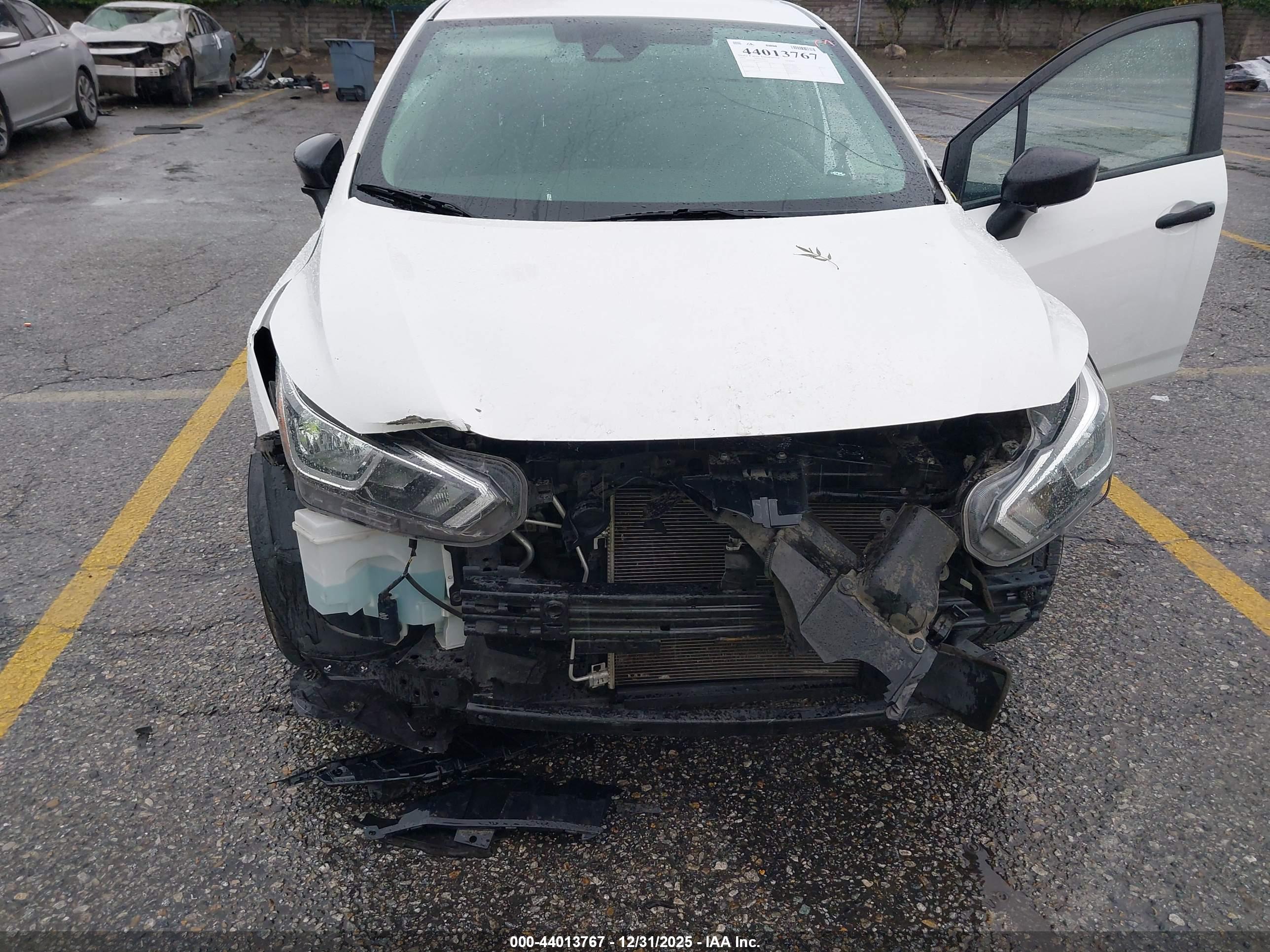 NISSAN VERSA image 6
