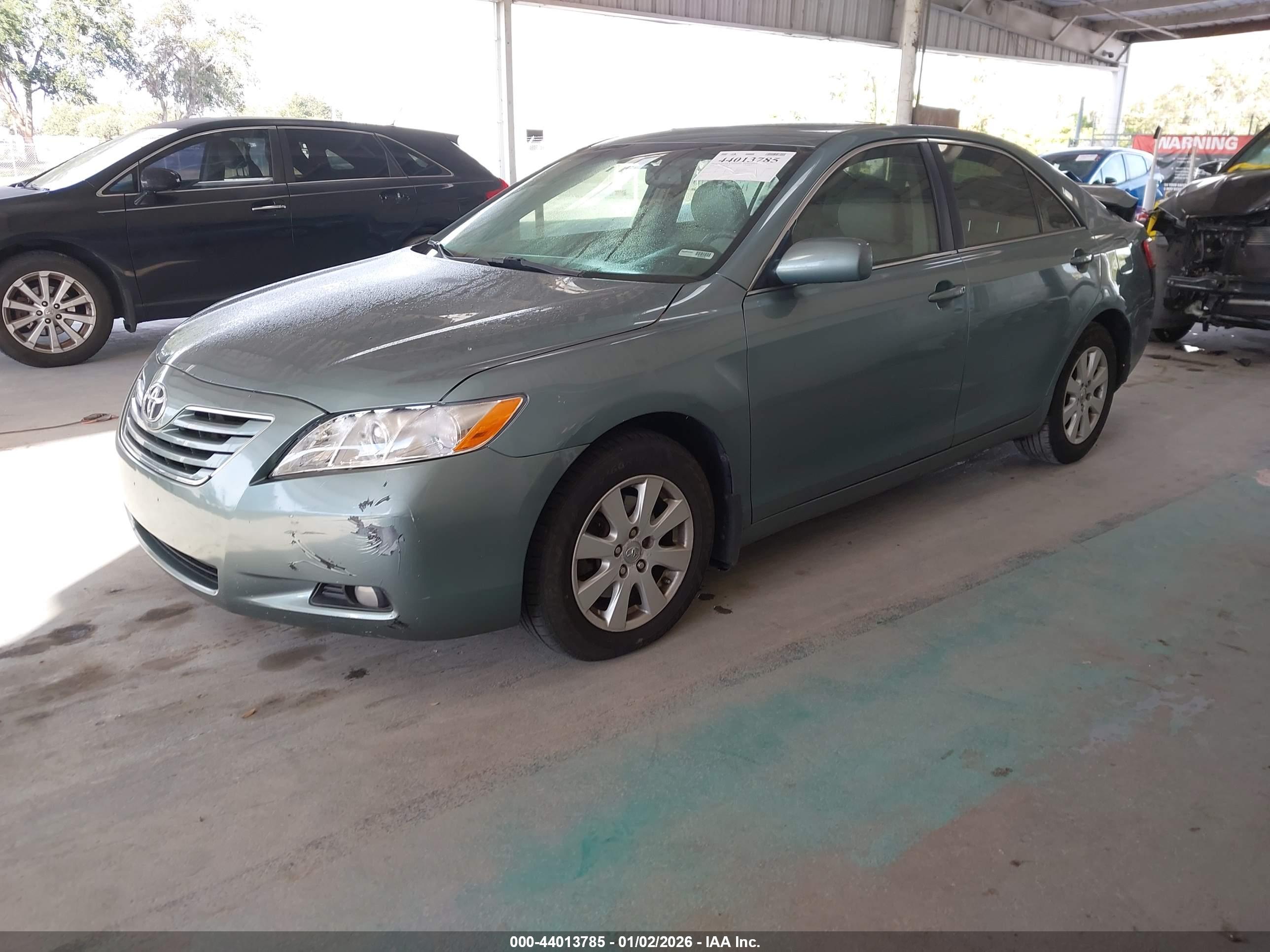 TOYOTA CAMRY image 2