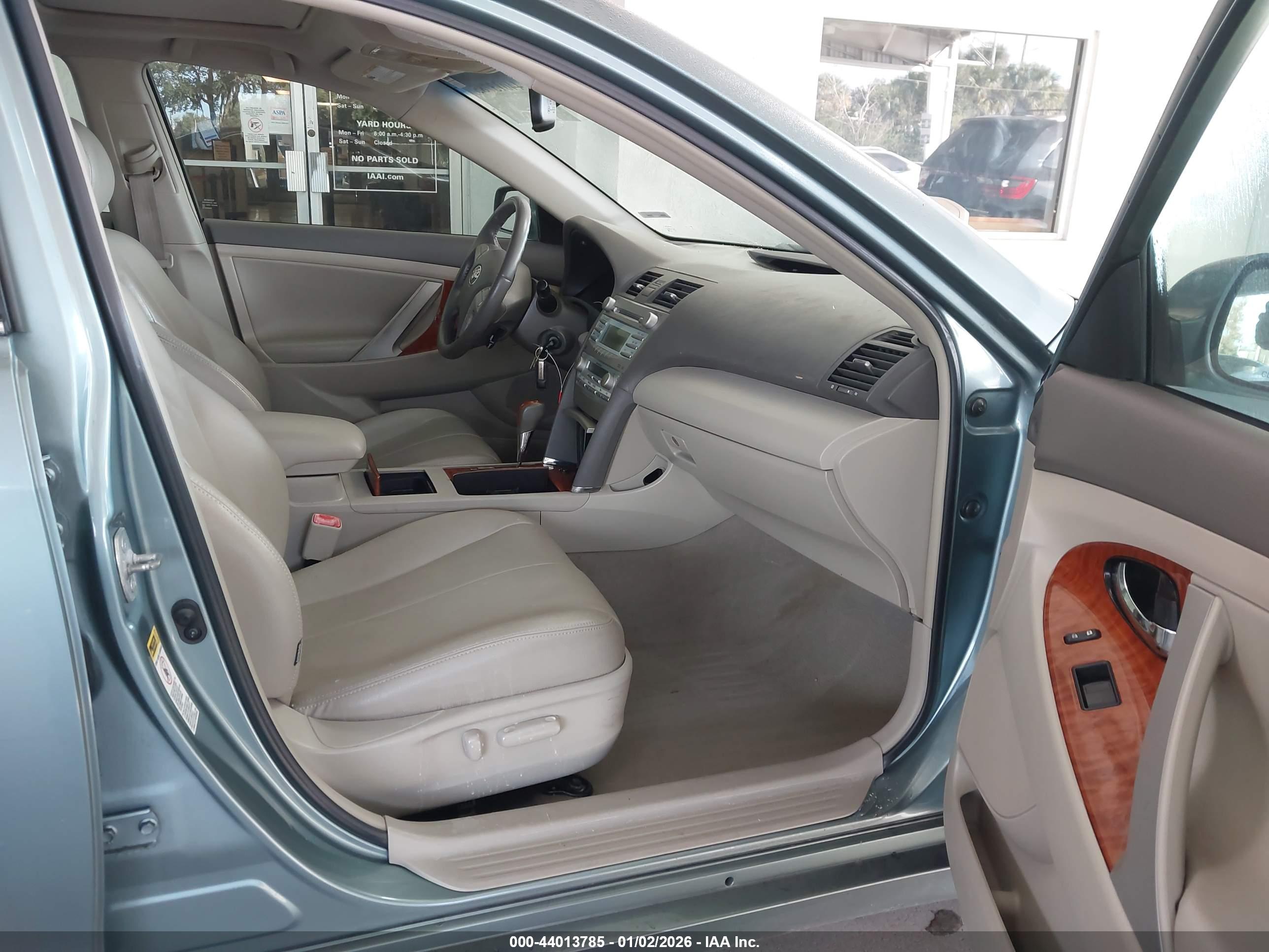 TOYOTA CAMRY image 5