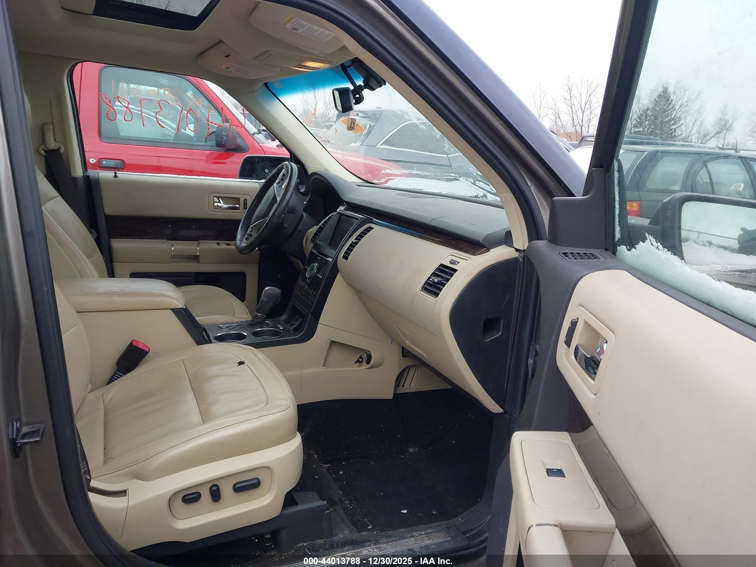 FORD FLEX image 5