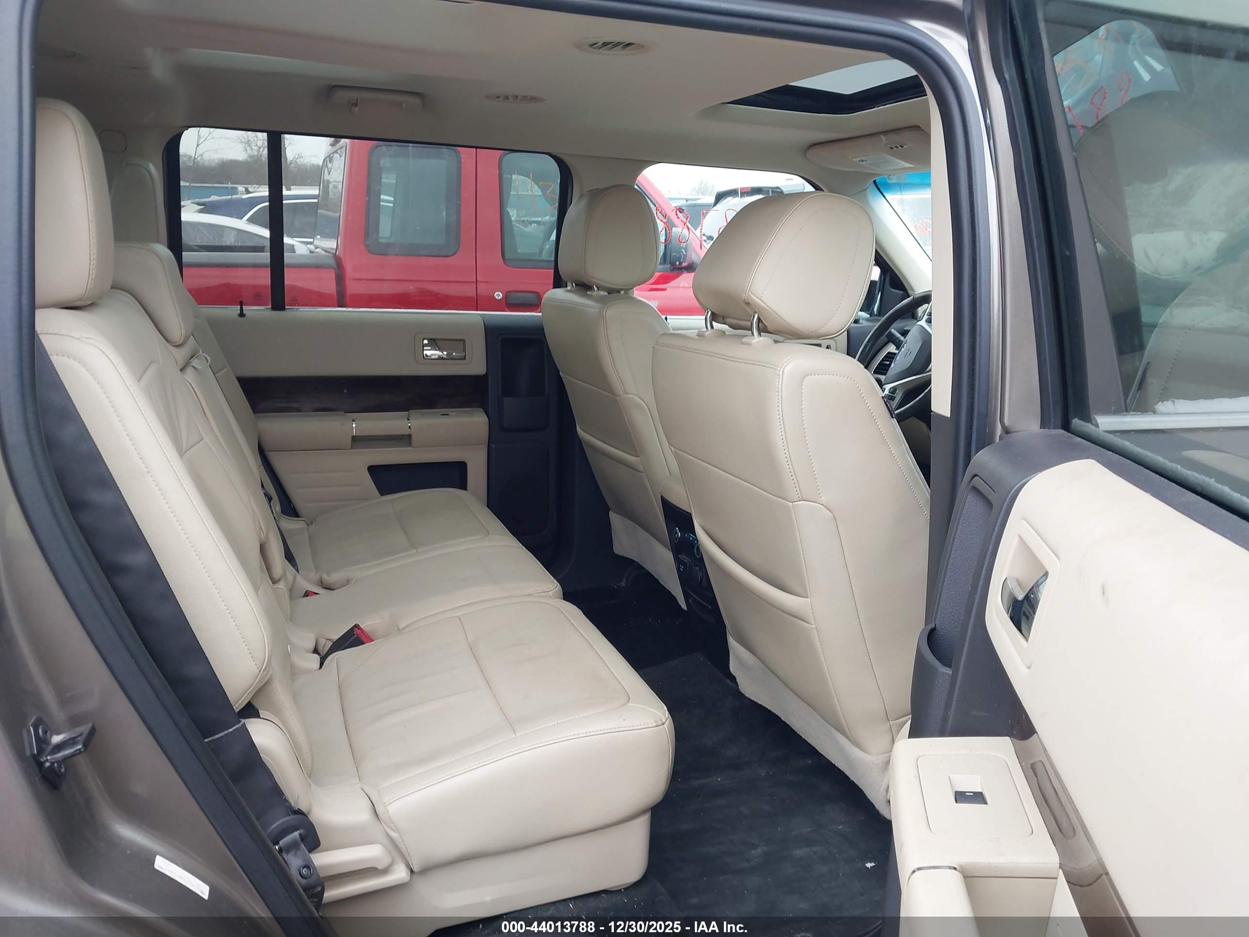 FORD FLEX image 8