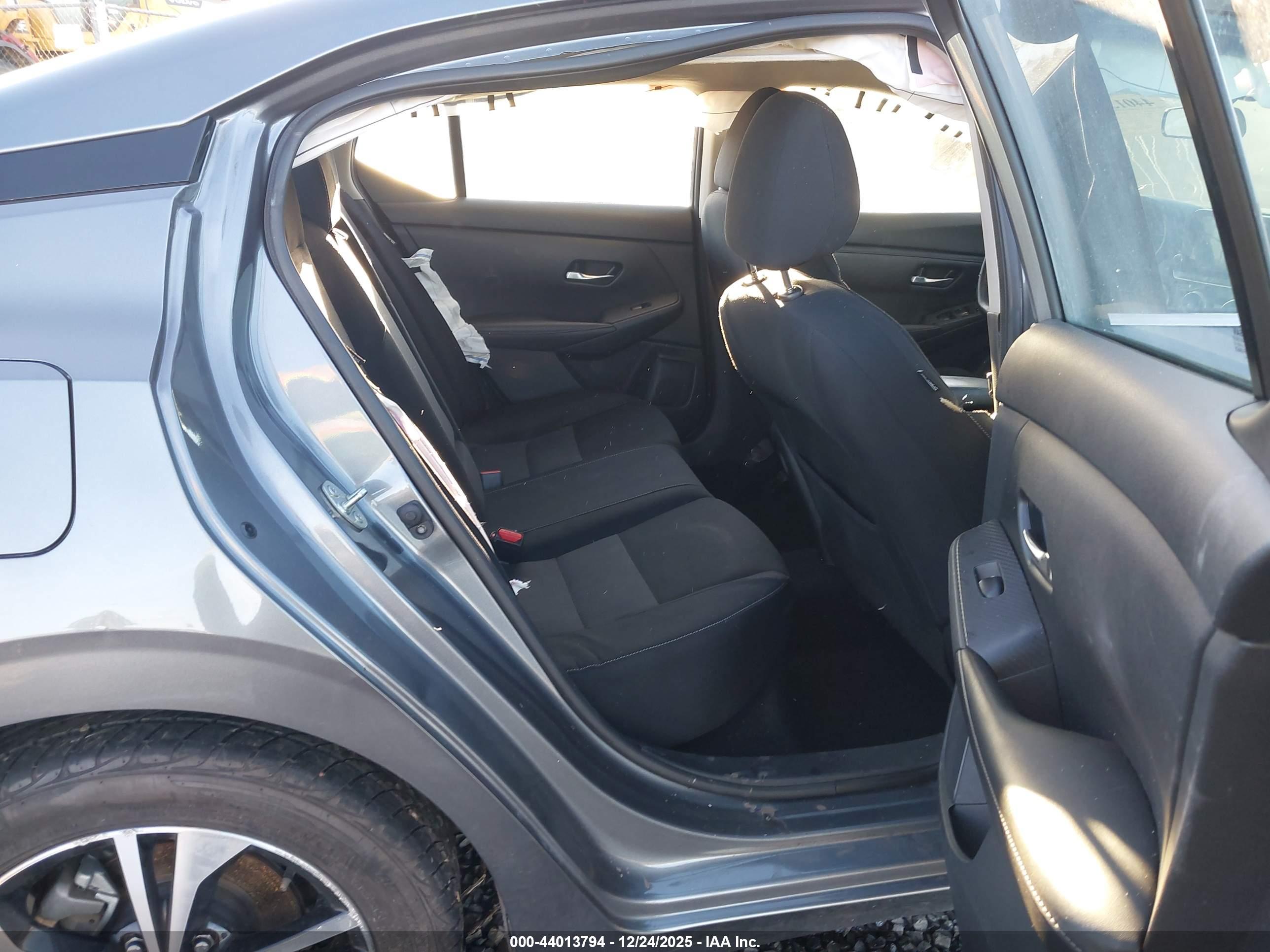NISSAN SENTRA image 8