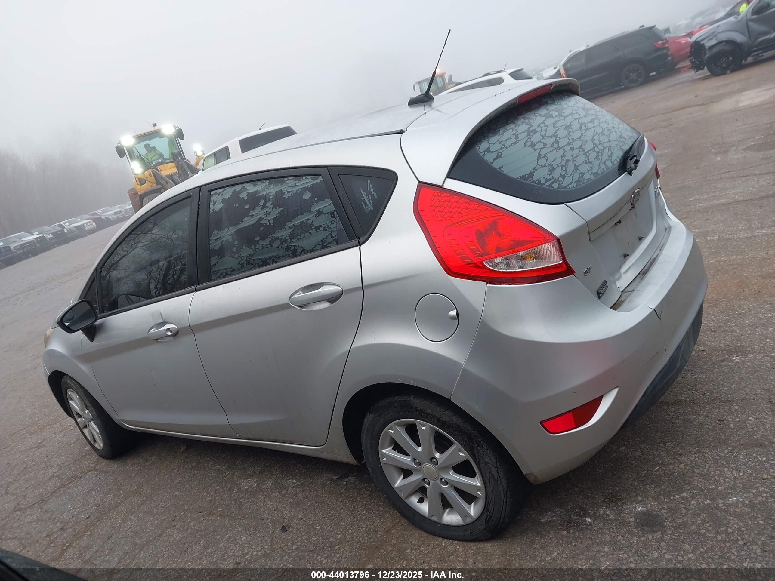FORD FIESTA image 3