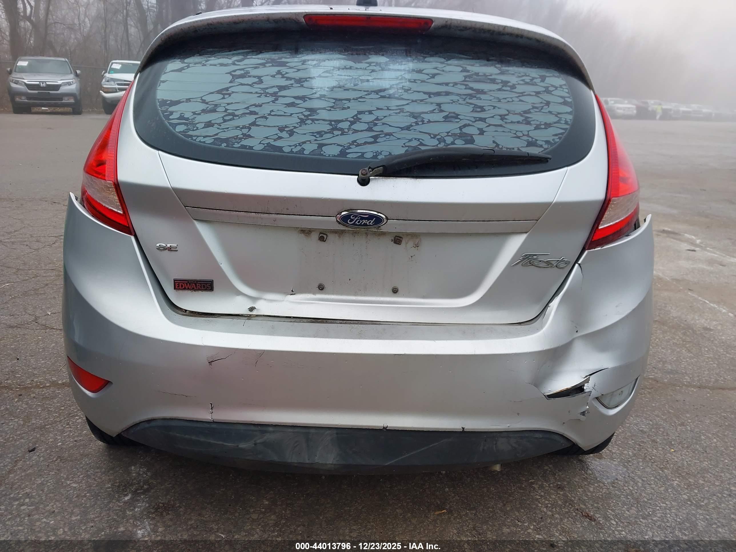 FORD FIESTA image 6