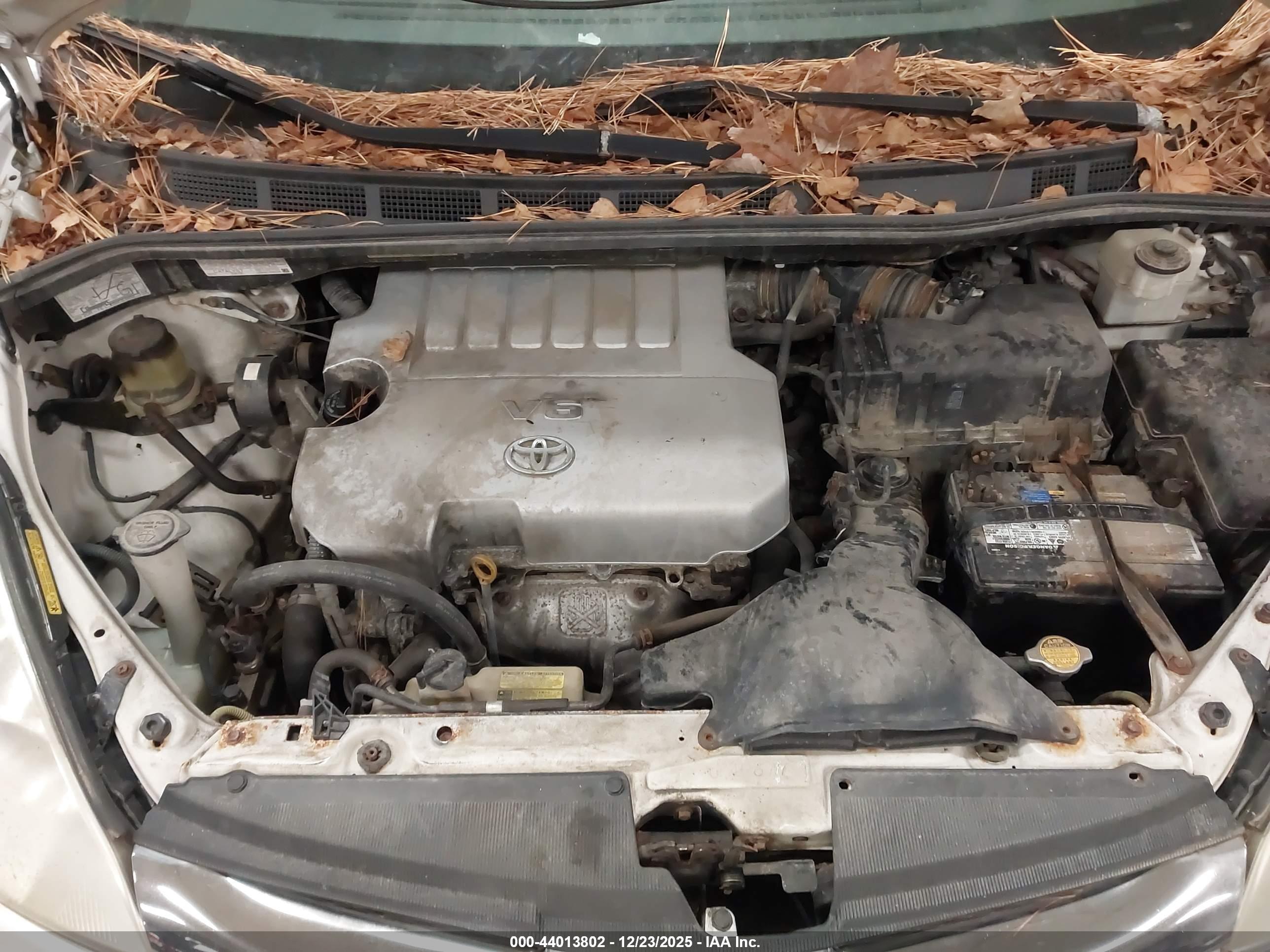 TOYOTA SIENNA image 10