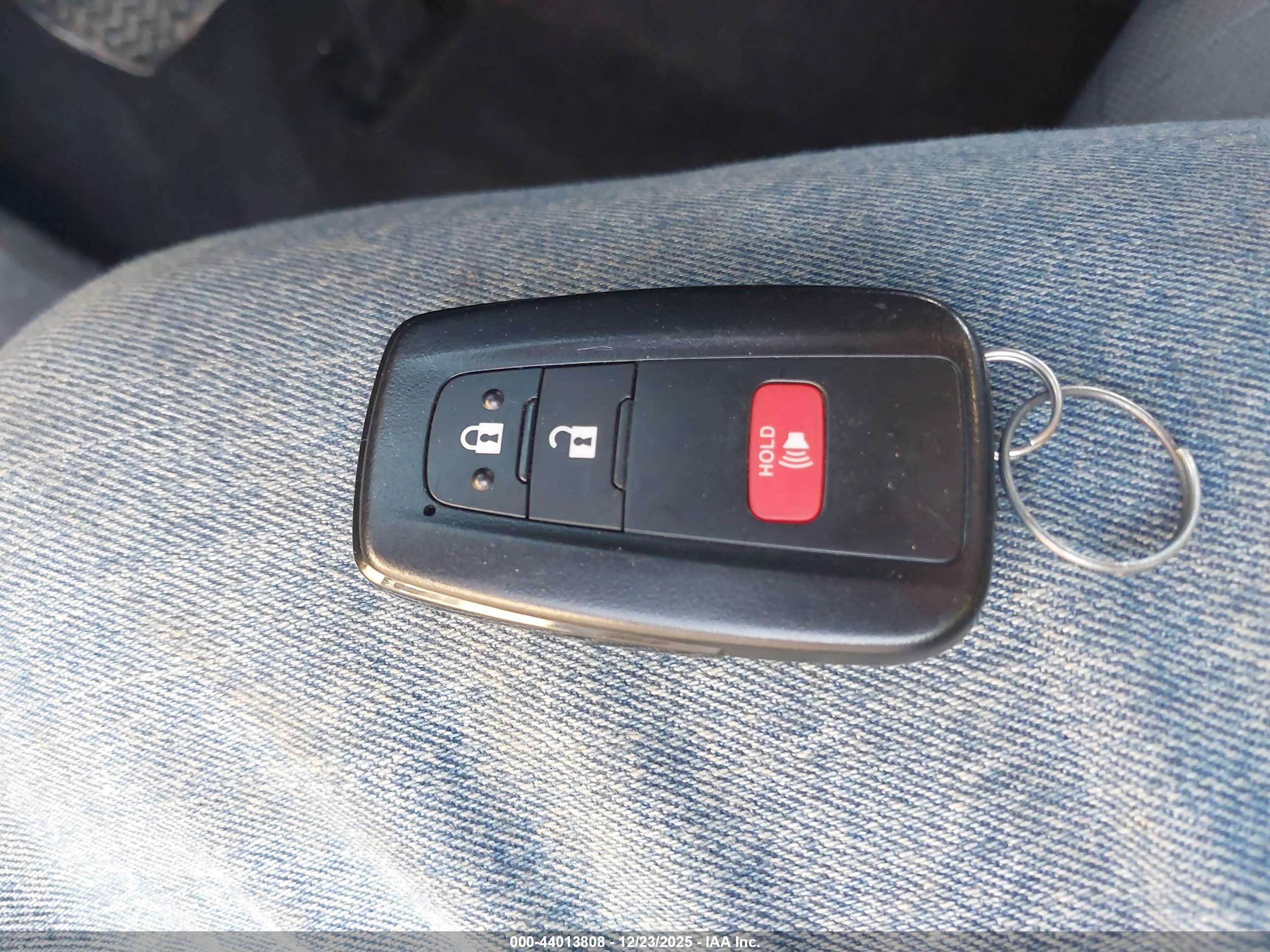 TOYOTA RAV4 image 11