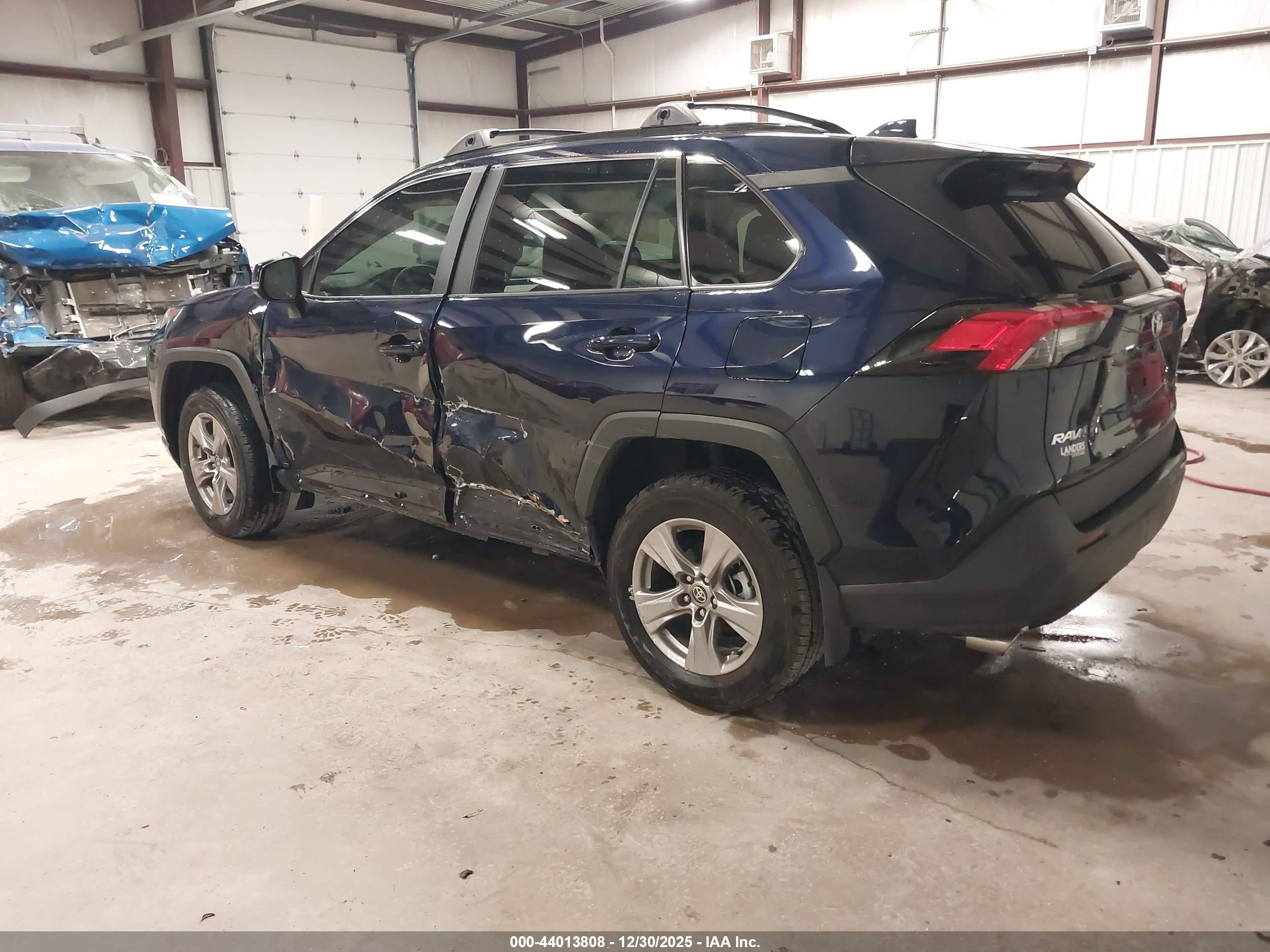 TOYOTA RAV4 image 3