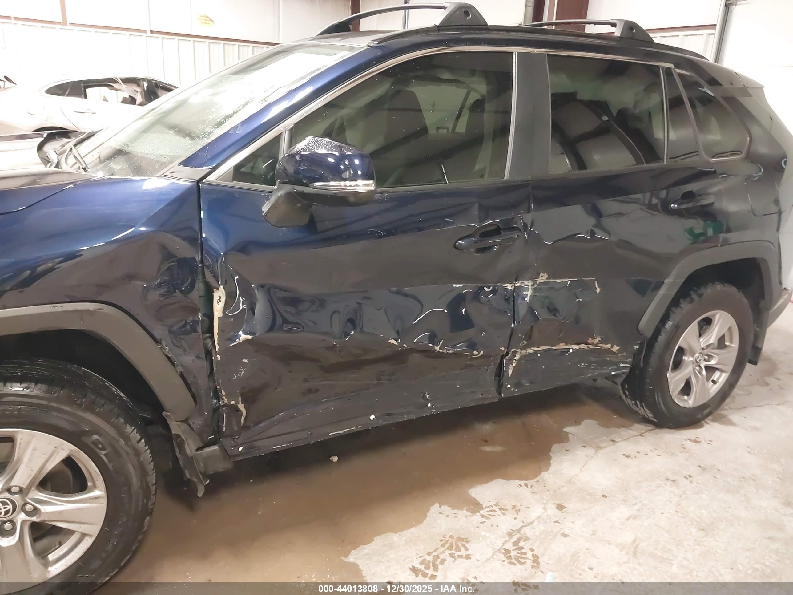 TOYOTA RAV4 image 6