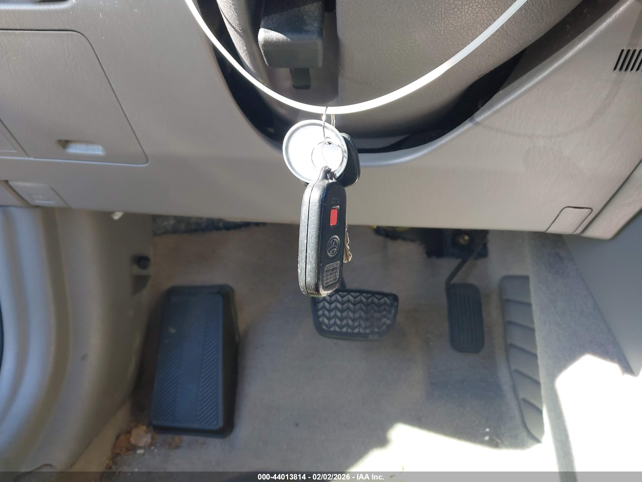 TOYOTA CAMRY image 11