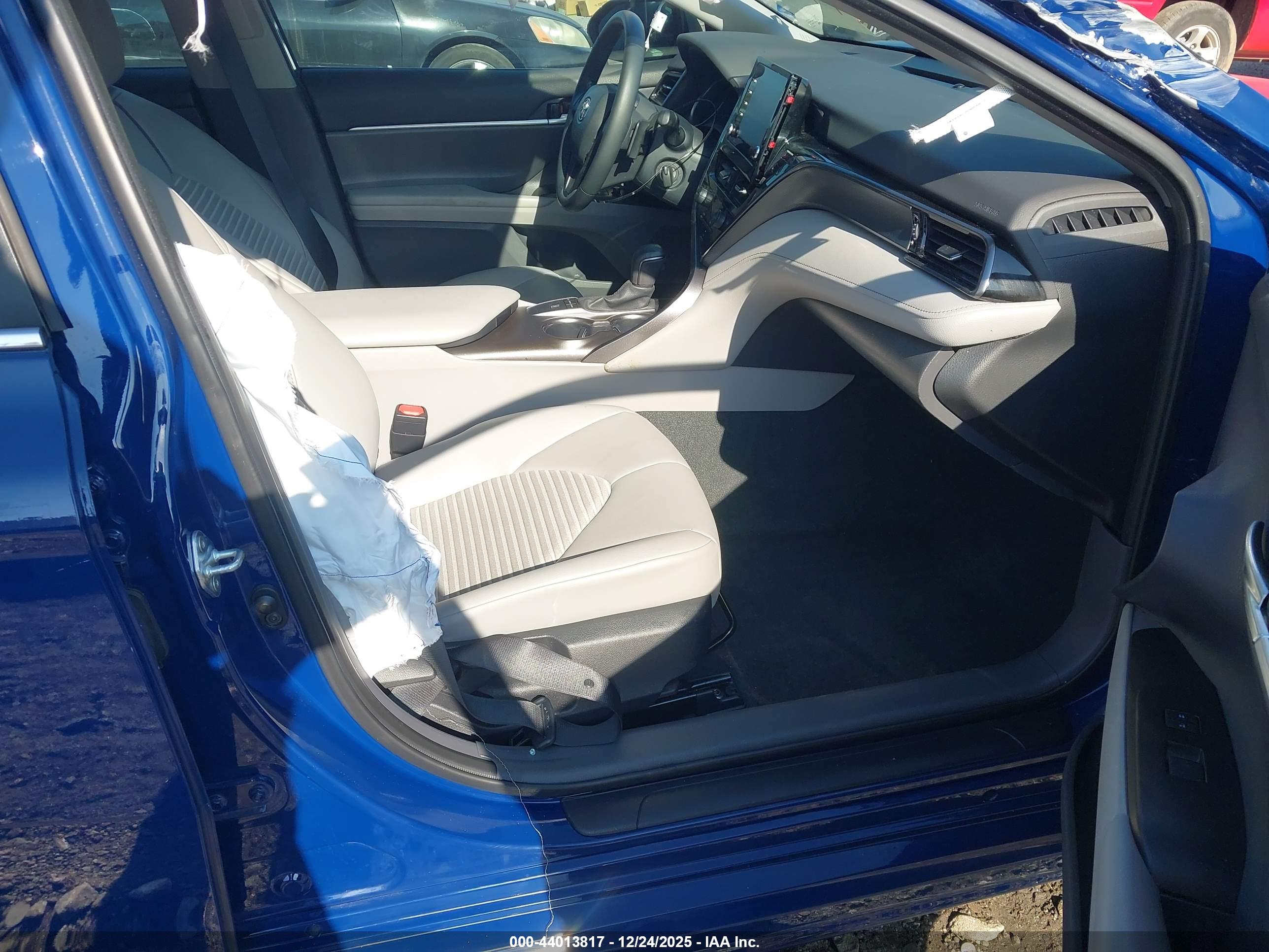 TOYOTA CAMRY image 5