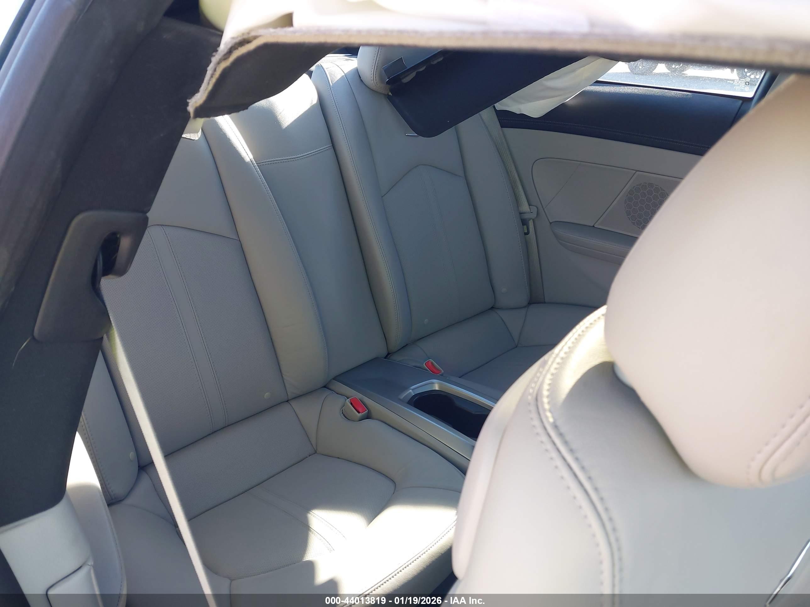 CADILLAC CTS image 8