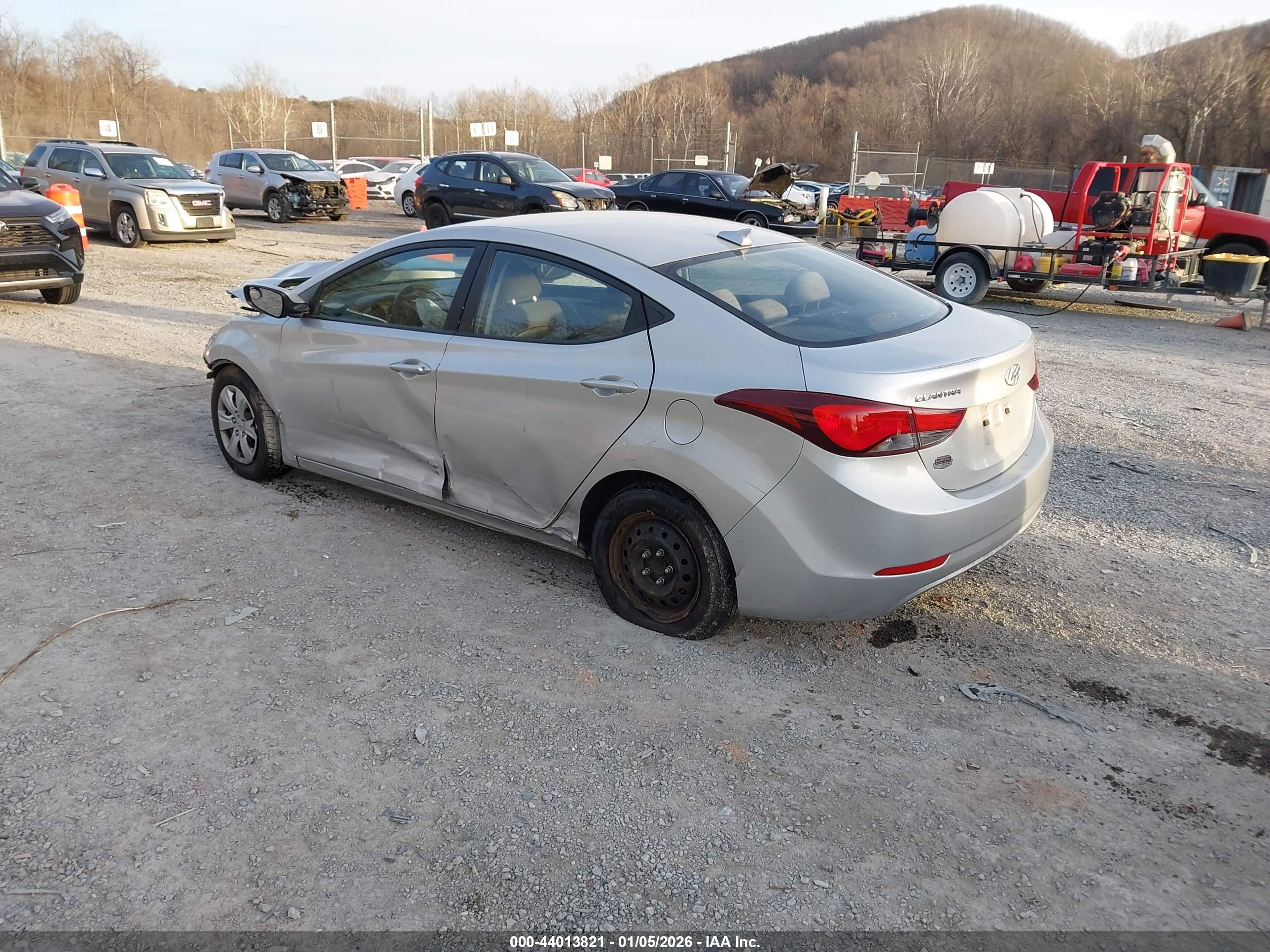 HYUNDAI ELANTRA image 3
