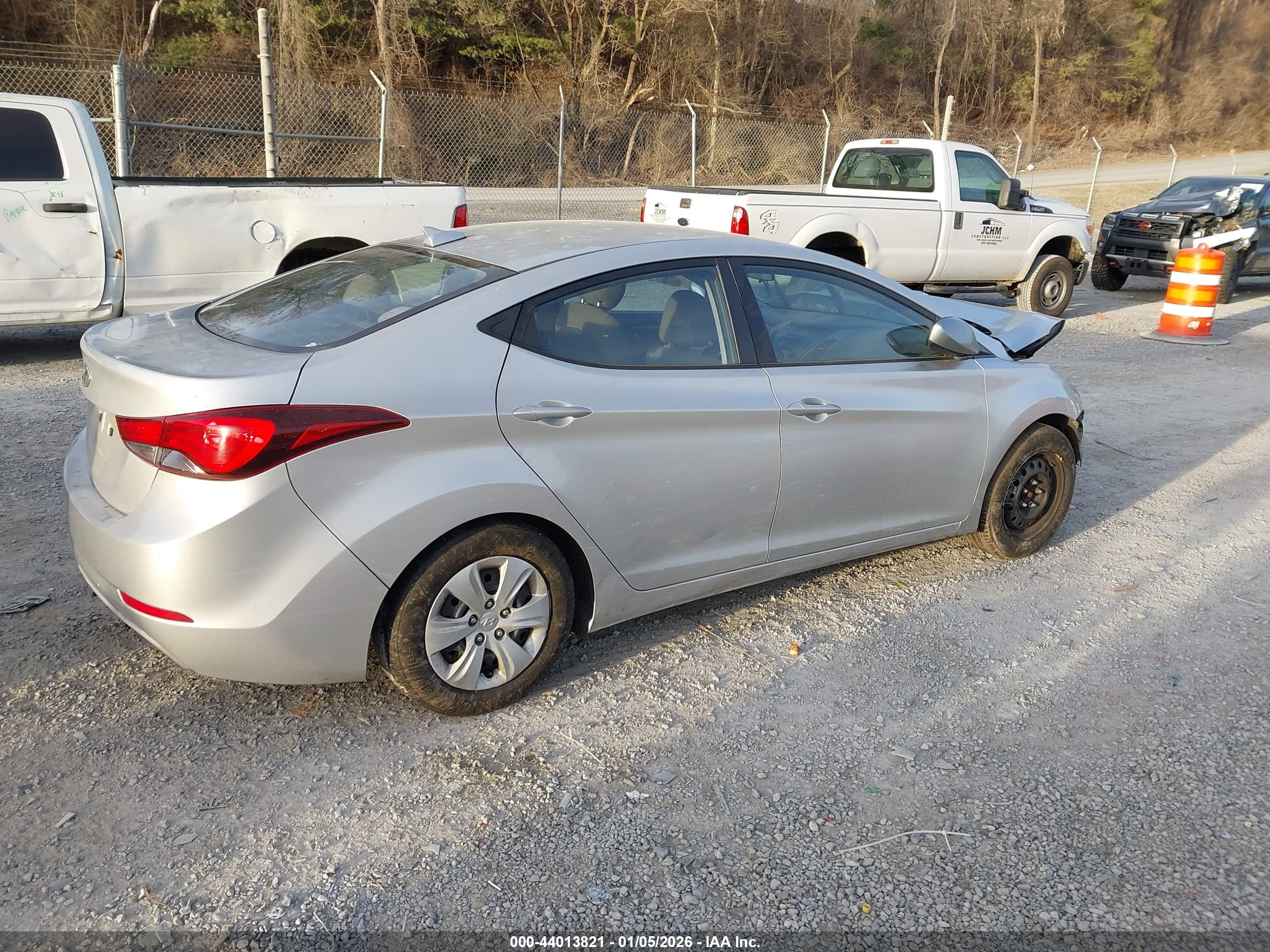 HYUNDAI ELANTRA image 4