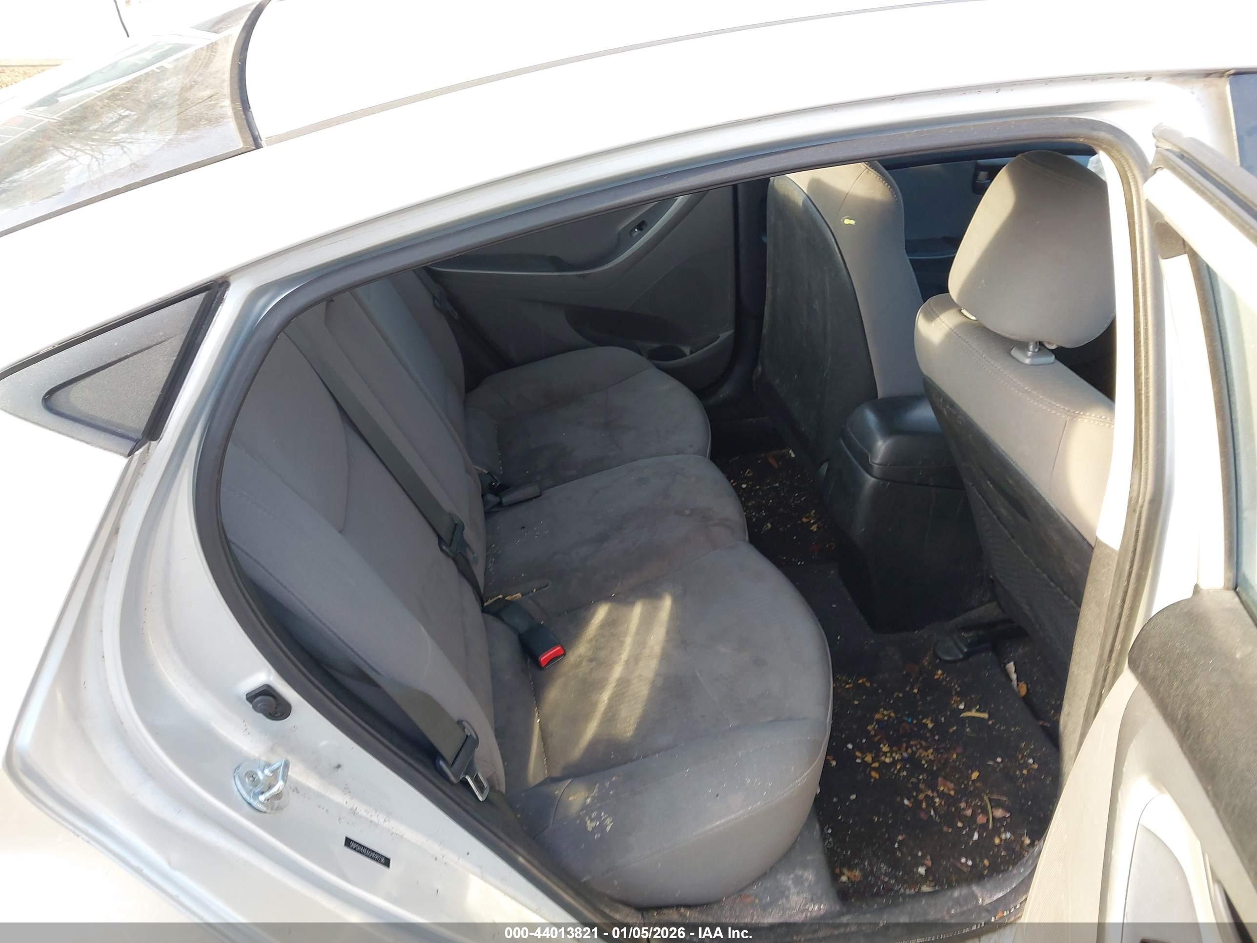HYUNDAI ELANTRA image 8