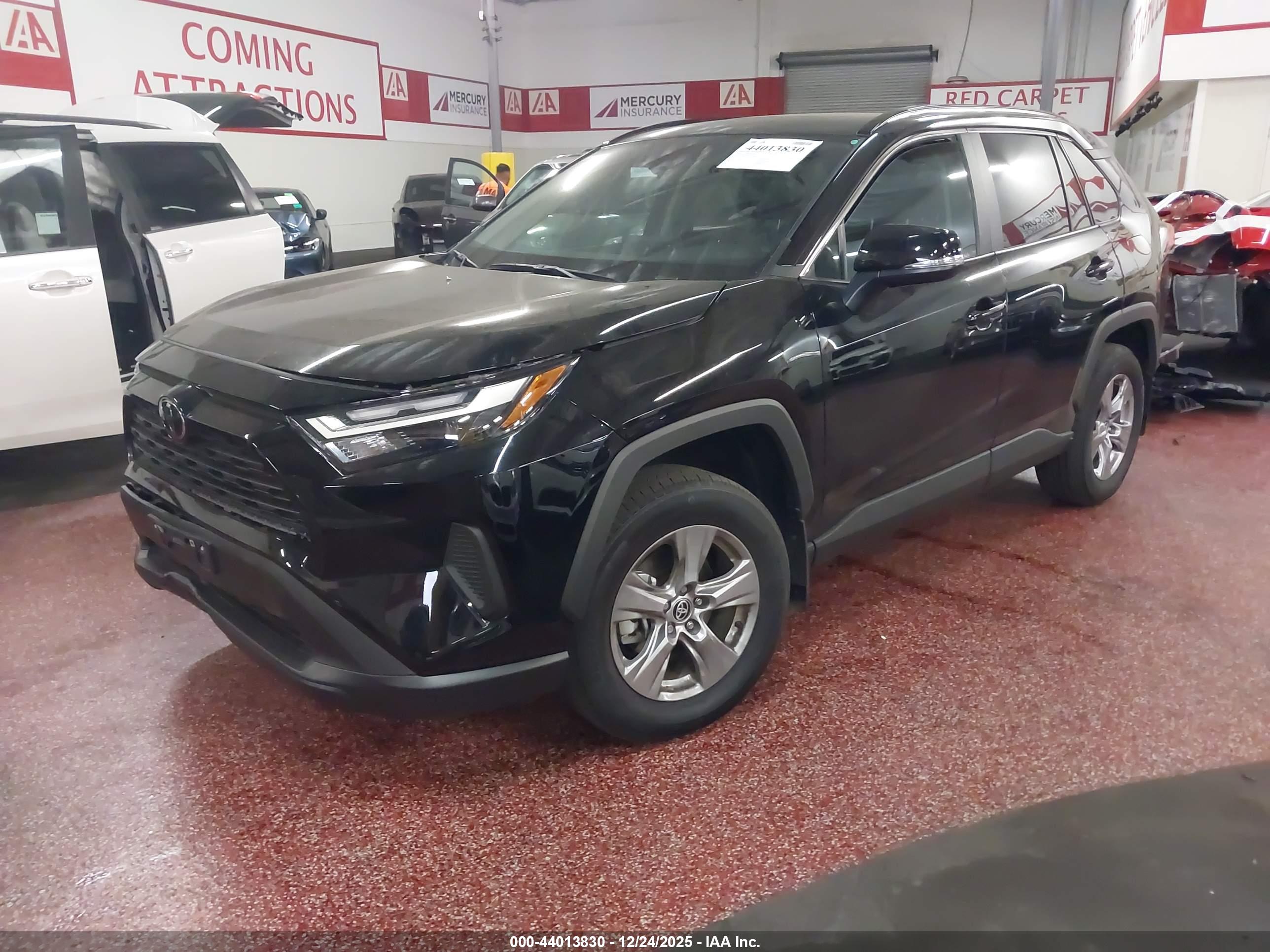 TOYOTA RAV4 image 2