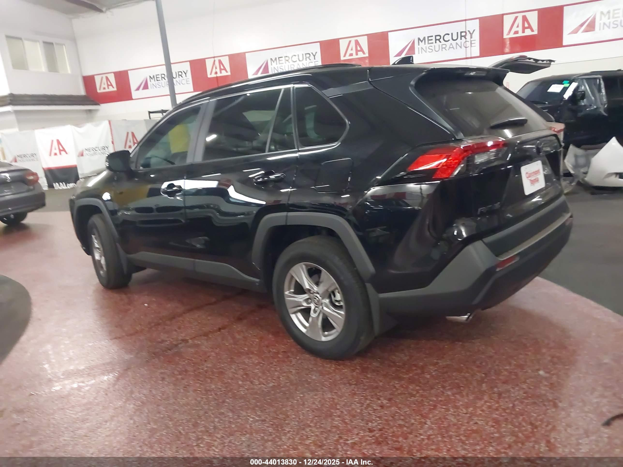 TOYOTA RAV4 image 3