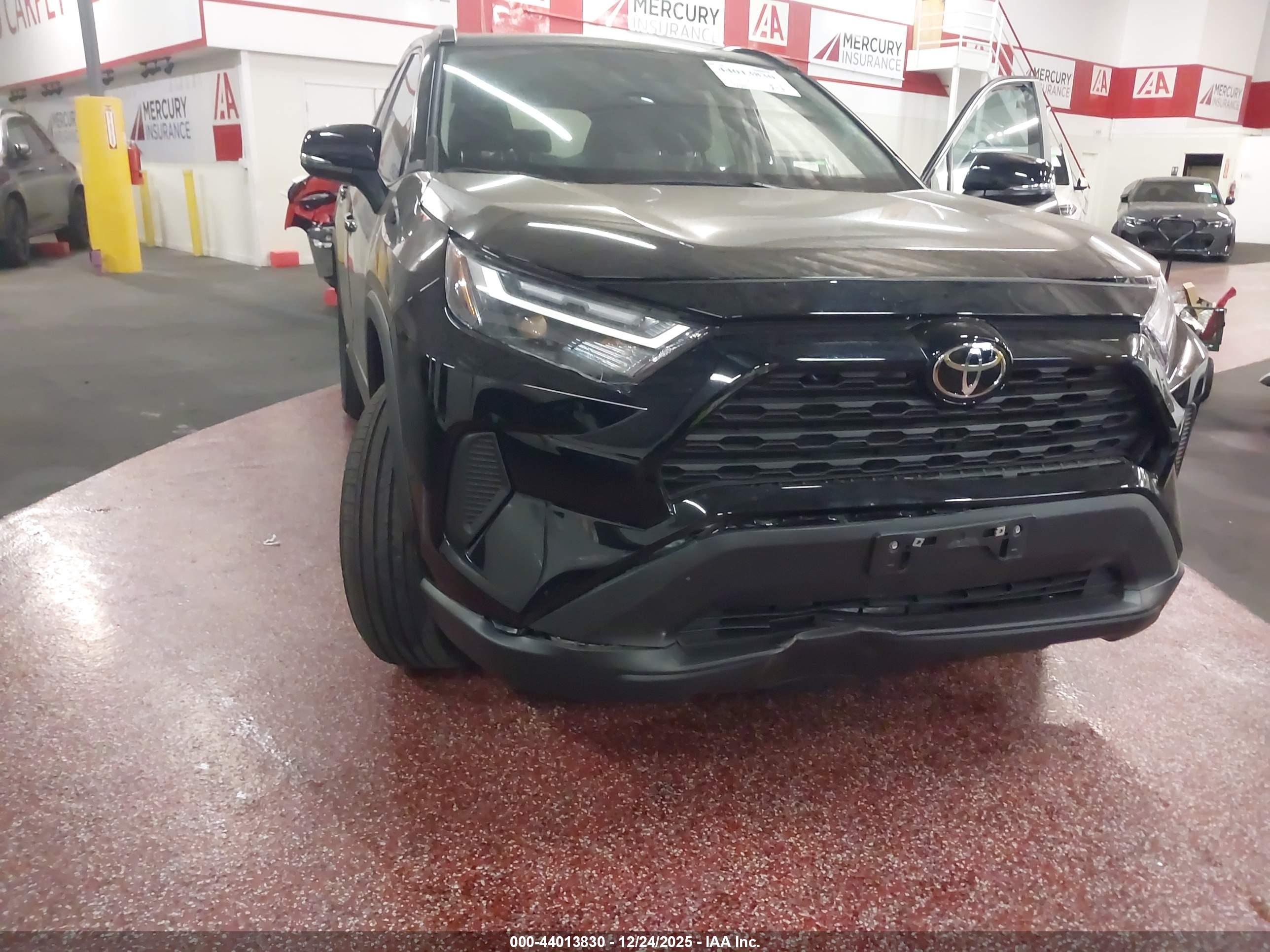 TOYOTA RAV4 image 6