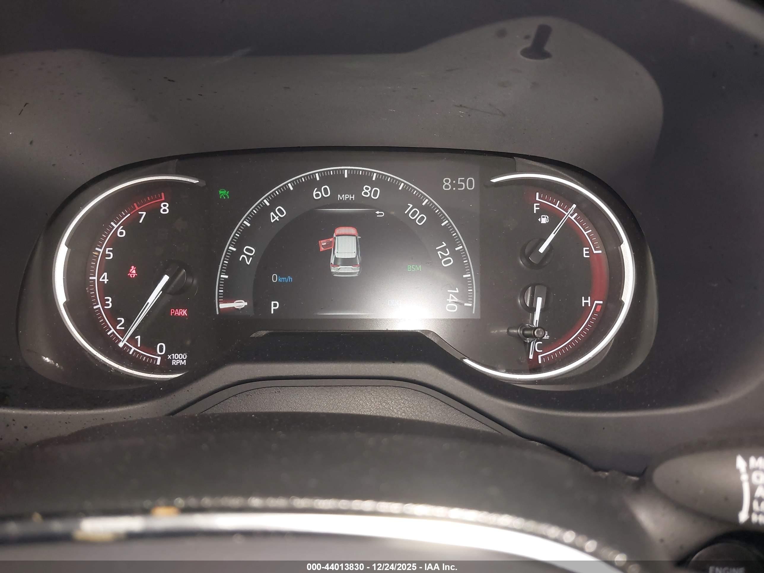 TOYOTA RAV4 image 7