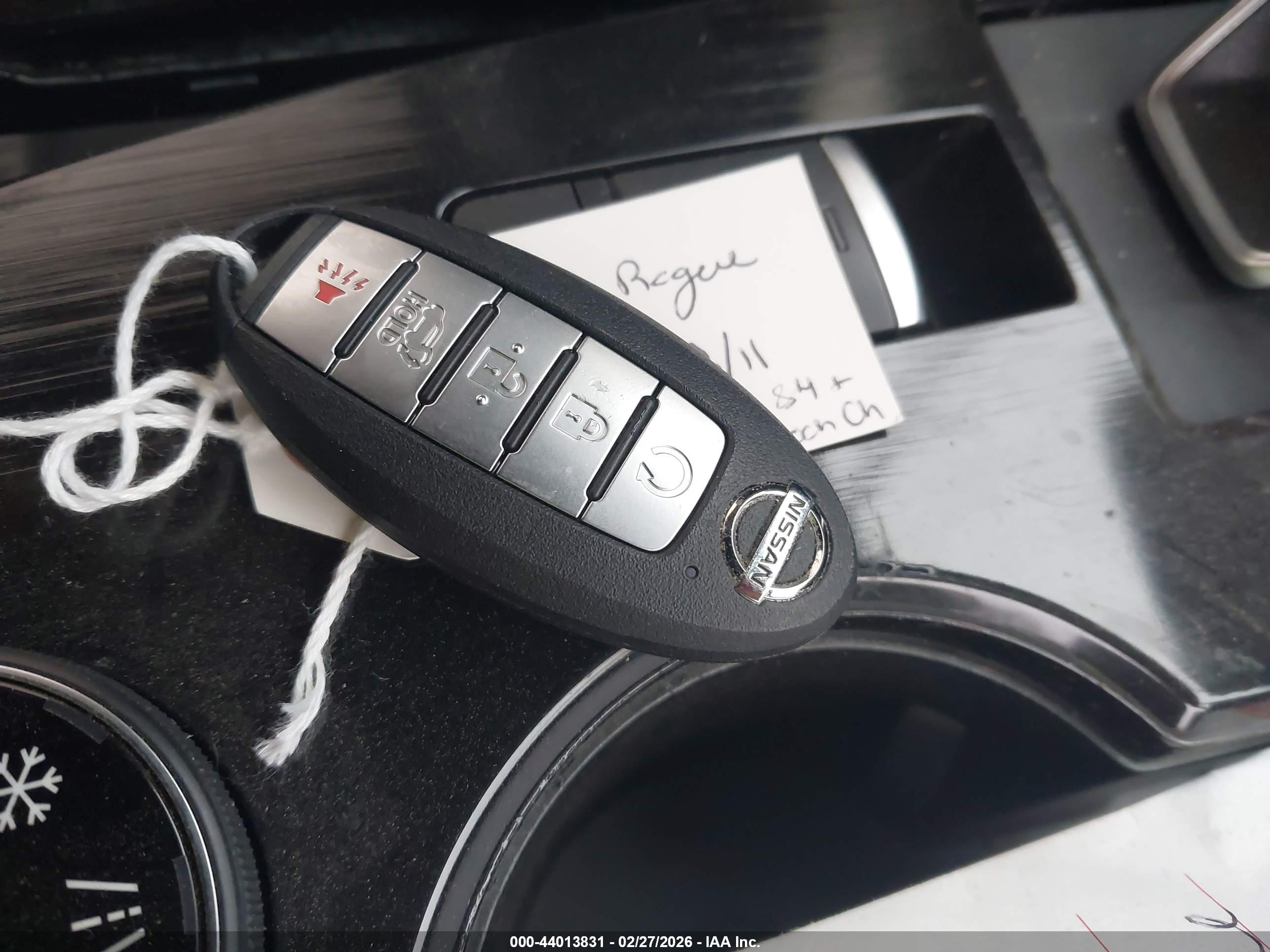NISSAN ROGUE image 11