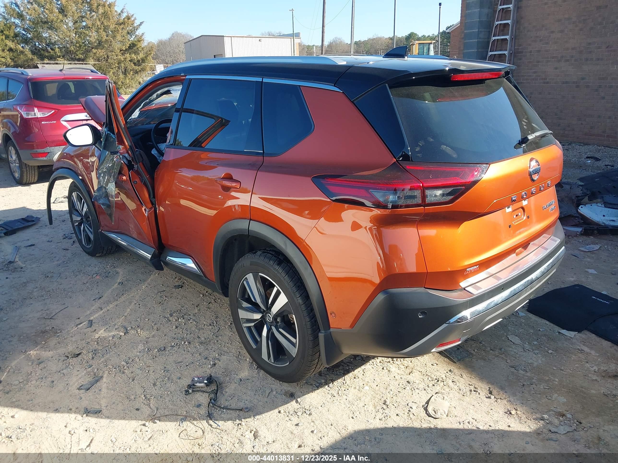NISSAN ROGUE image 3