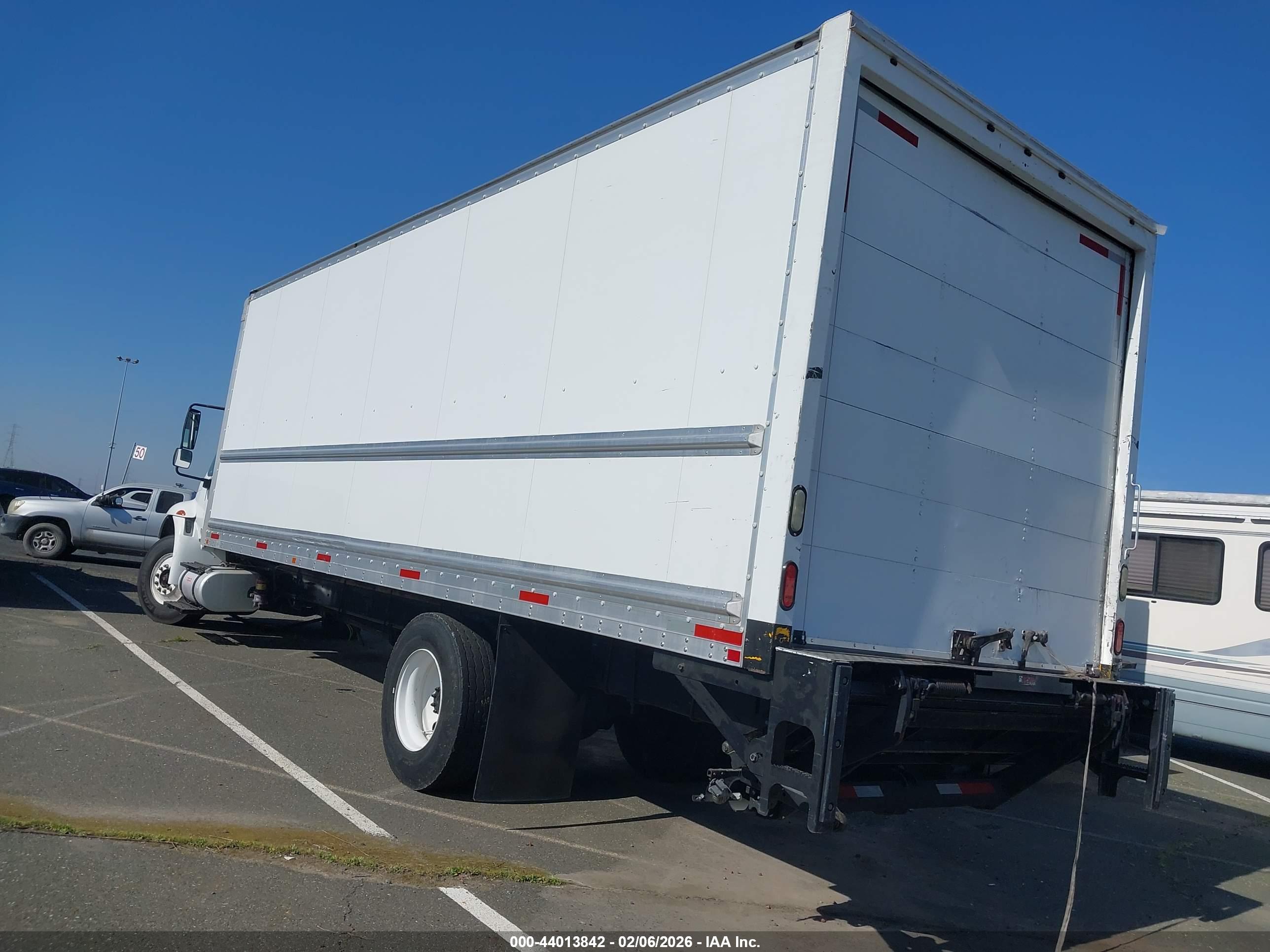 INTERNATIONAL 4000 image 3