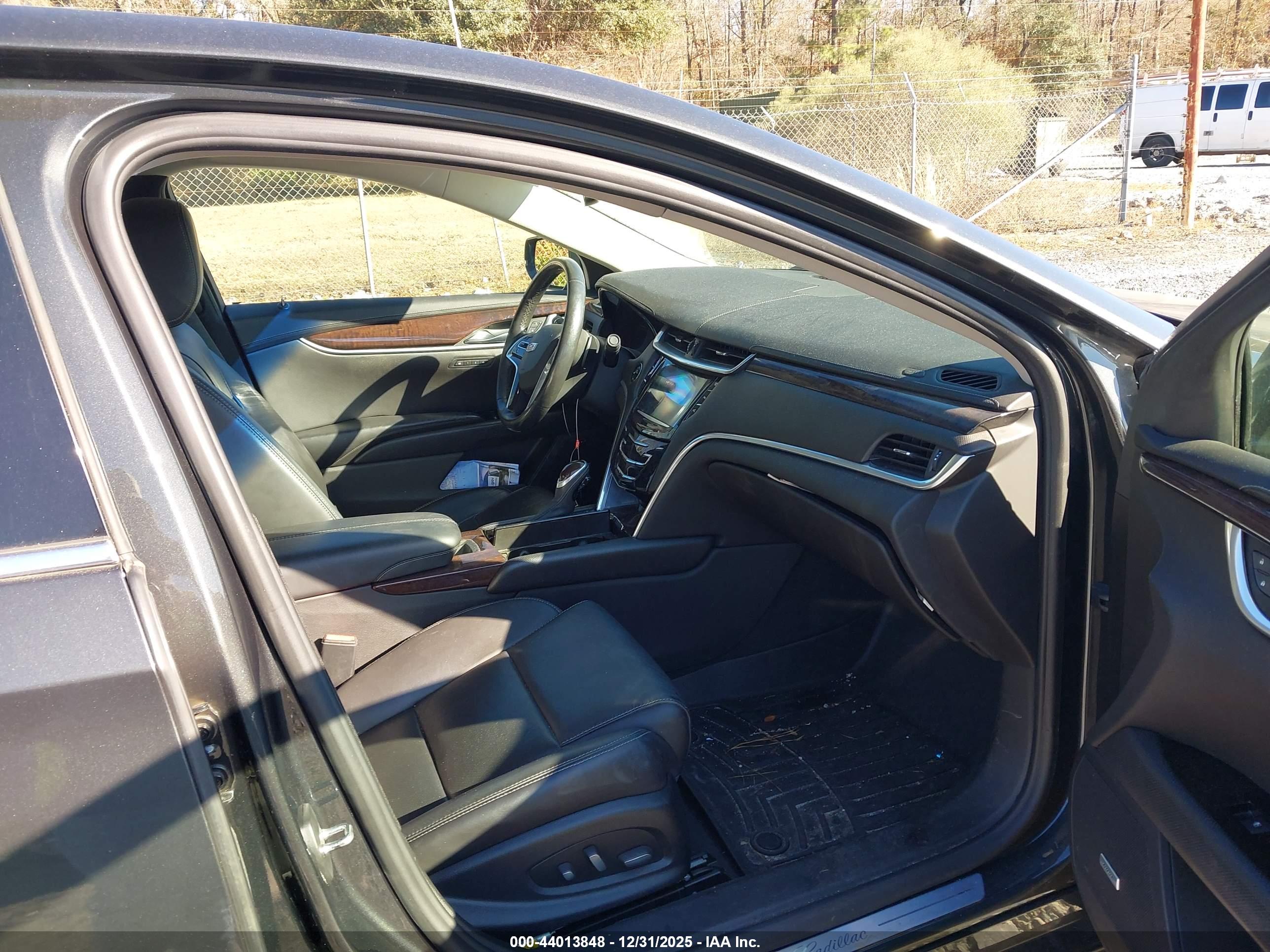 CADILLAC XTS image 5