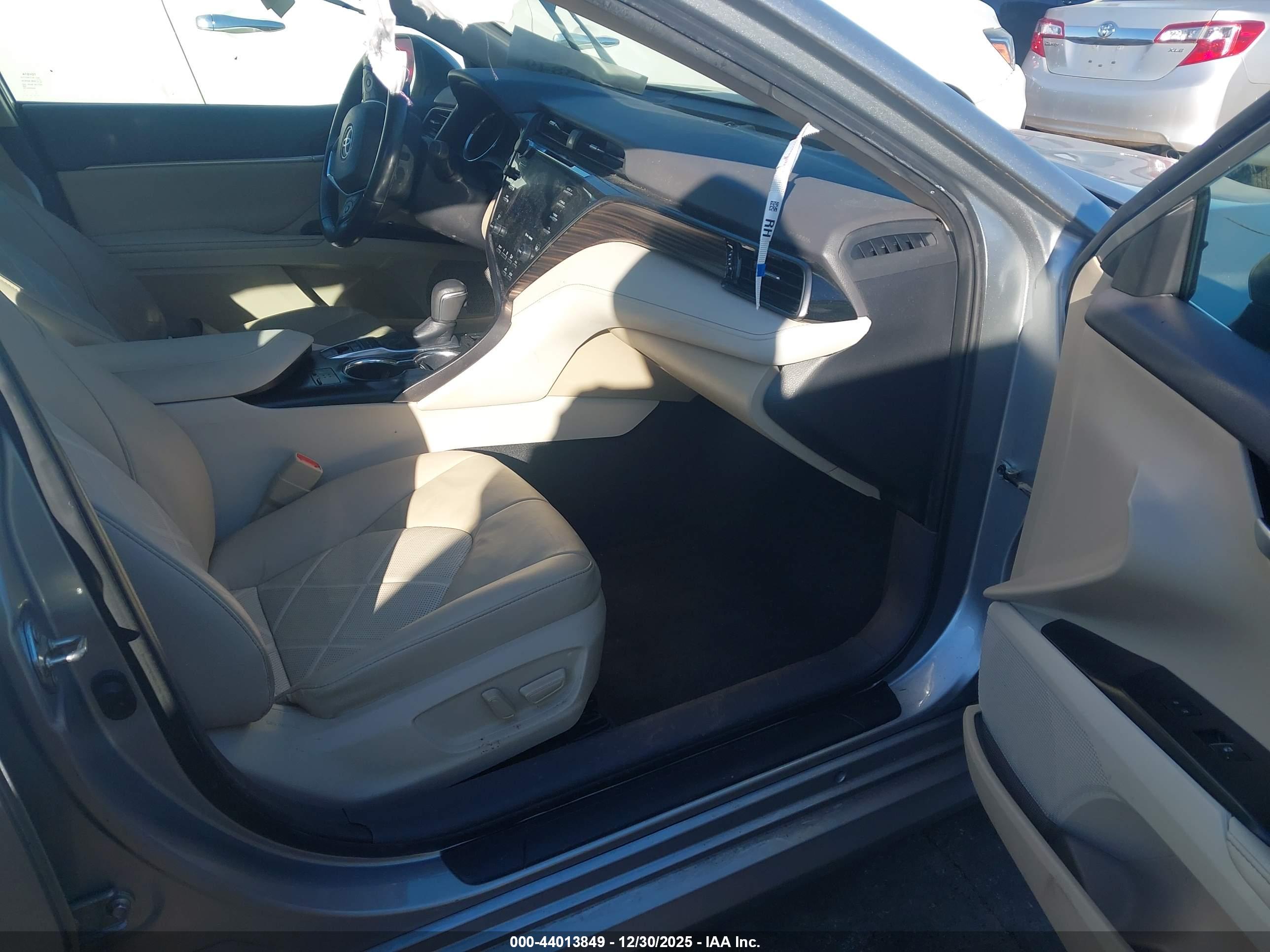 TOYOTA CAMRY image 5