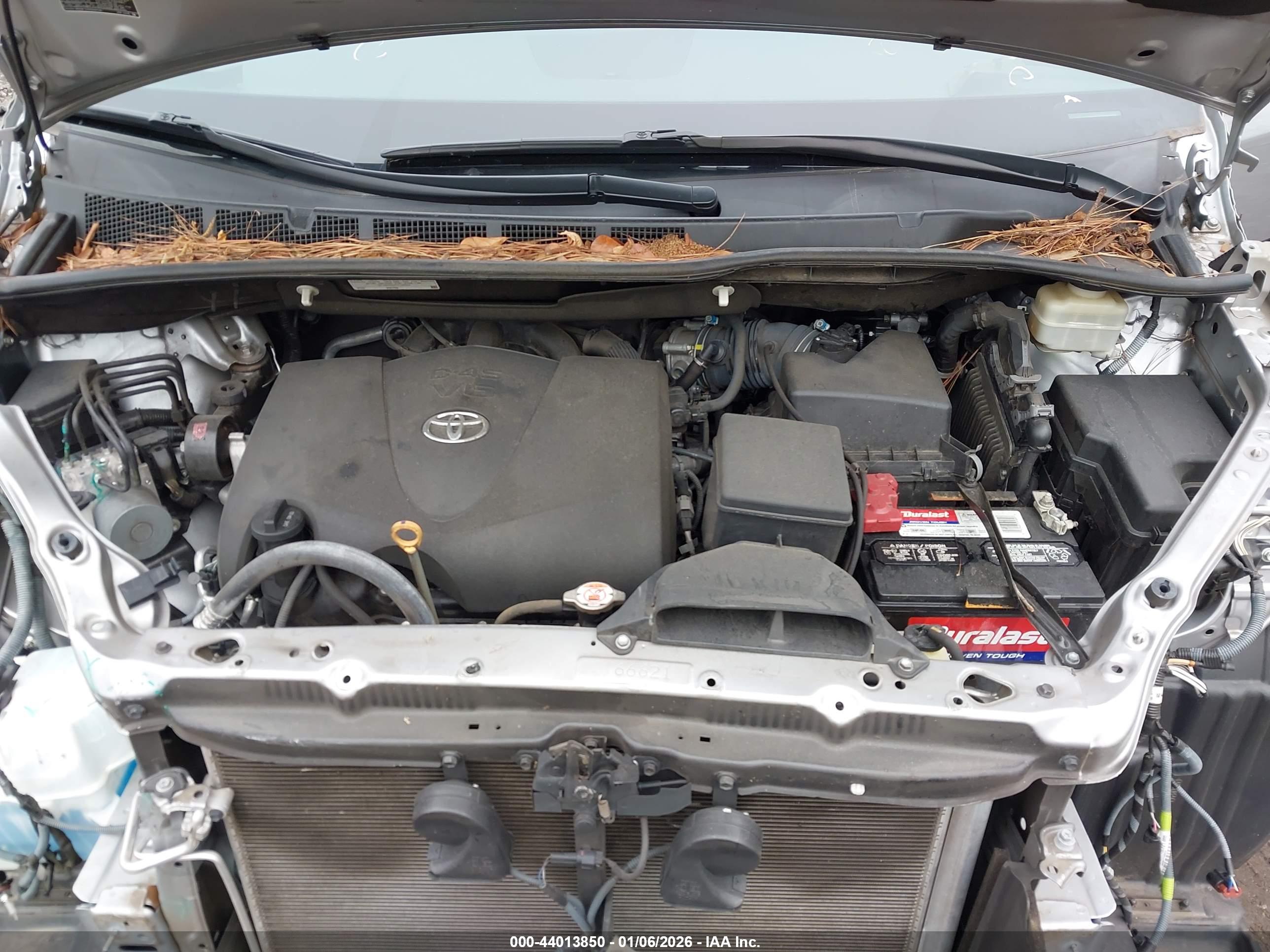 TOYOTA SIENNA image 10