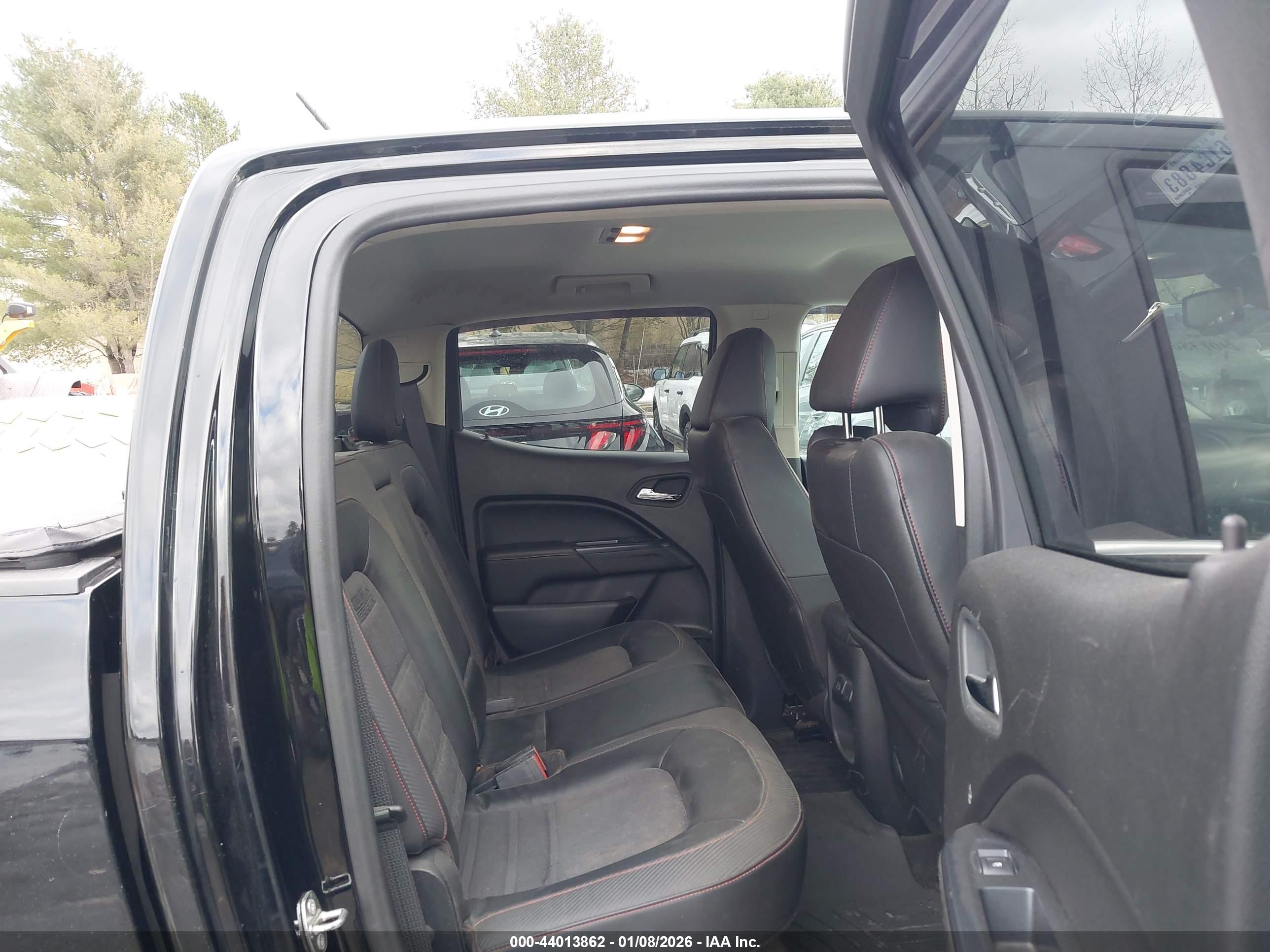 GMC CANYON image 8