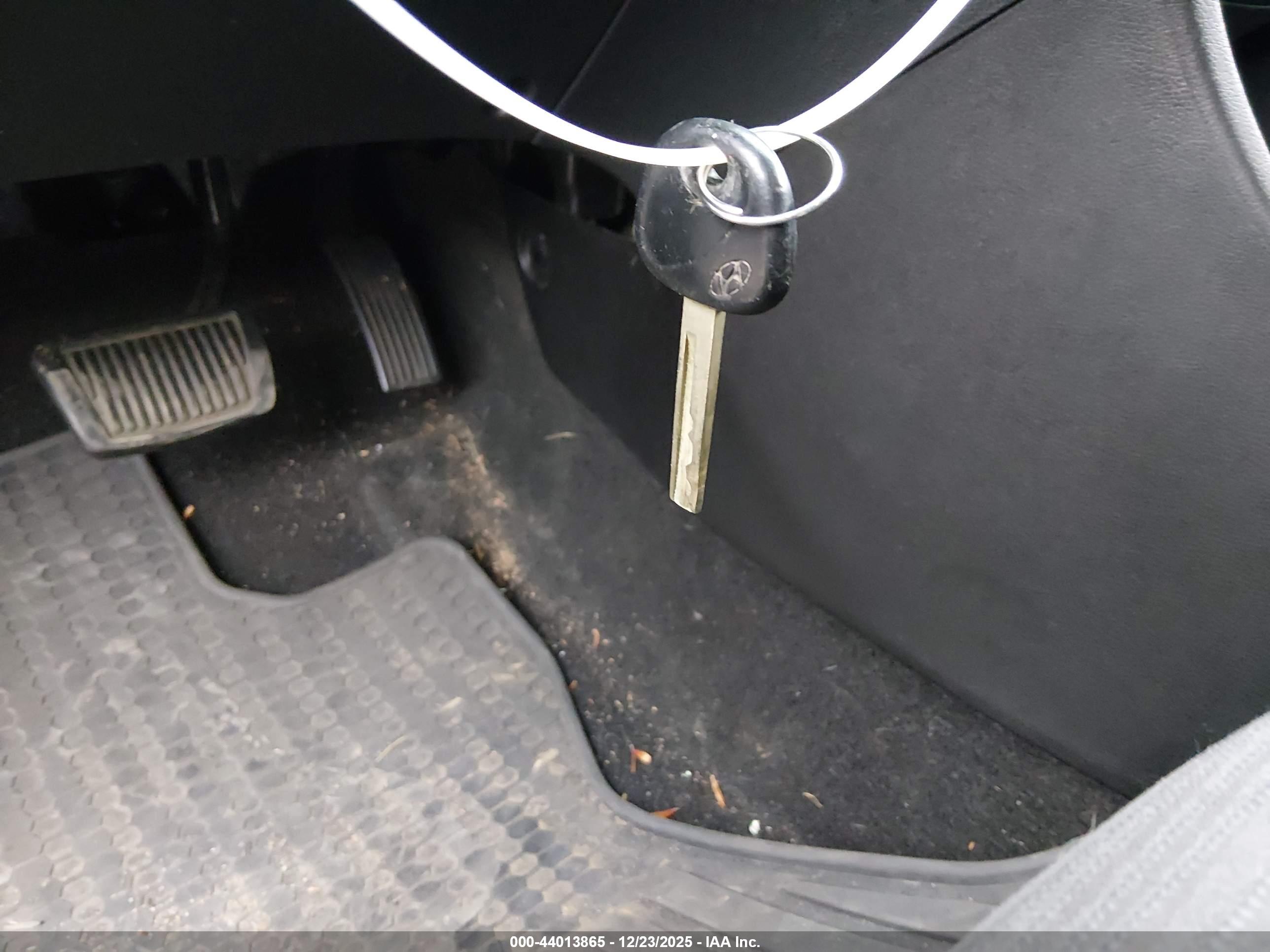 HYUNDAI ACCENT image 11