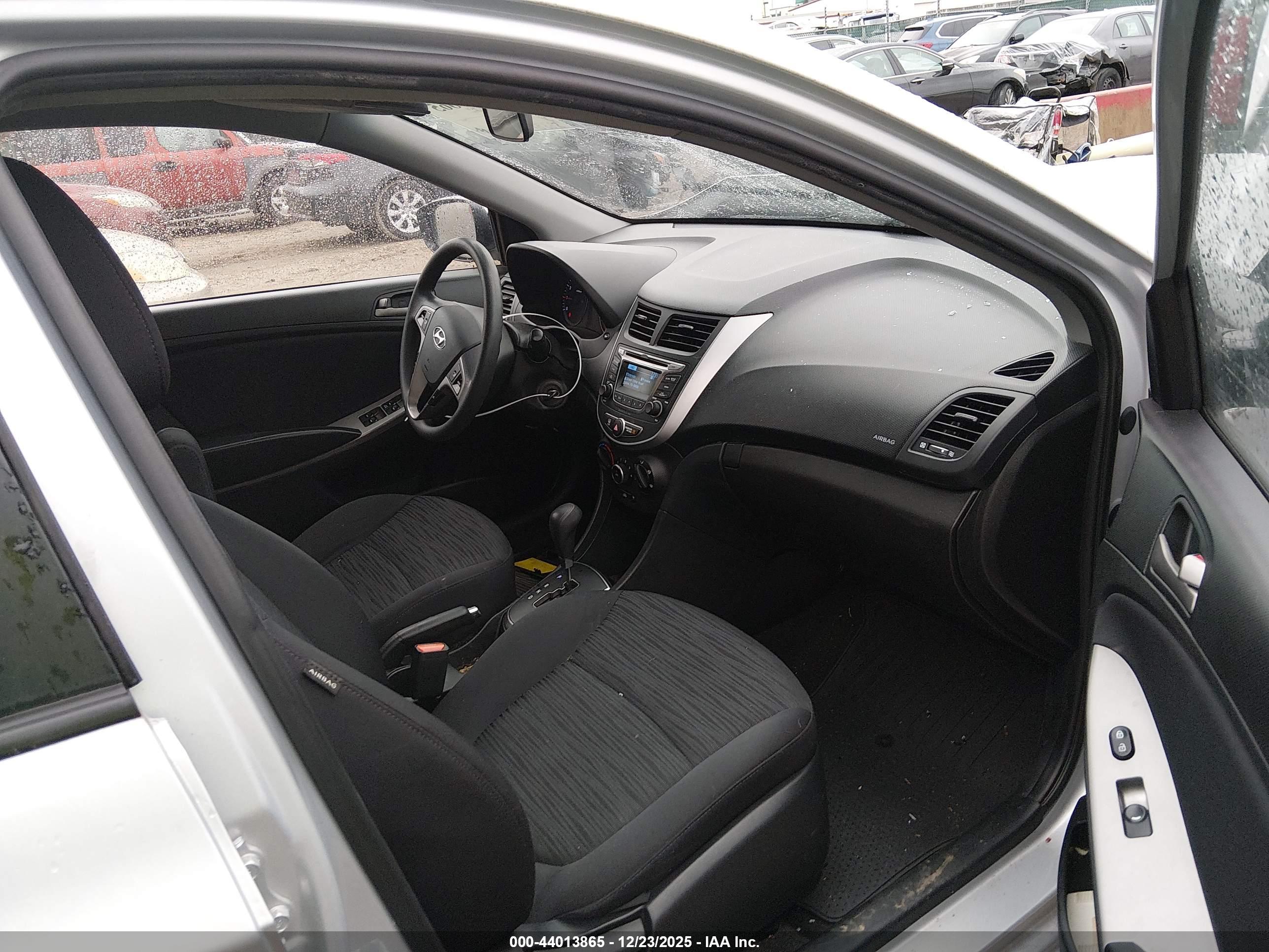 HYUNDAI ACCENT image 5