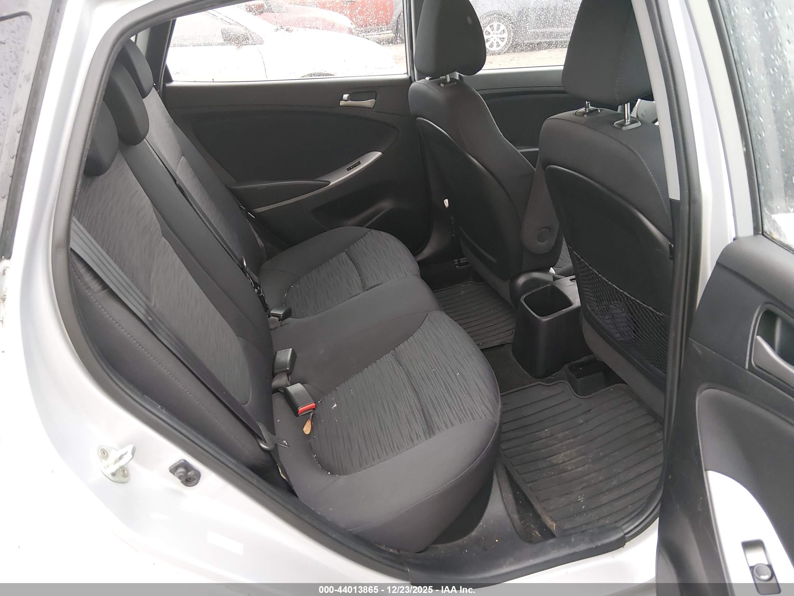HYUNDAI ACCENT image 8